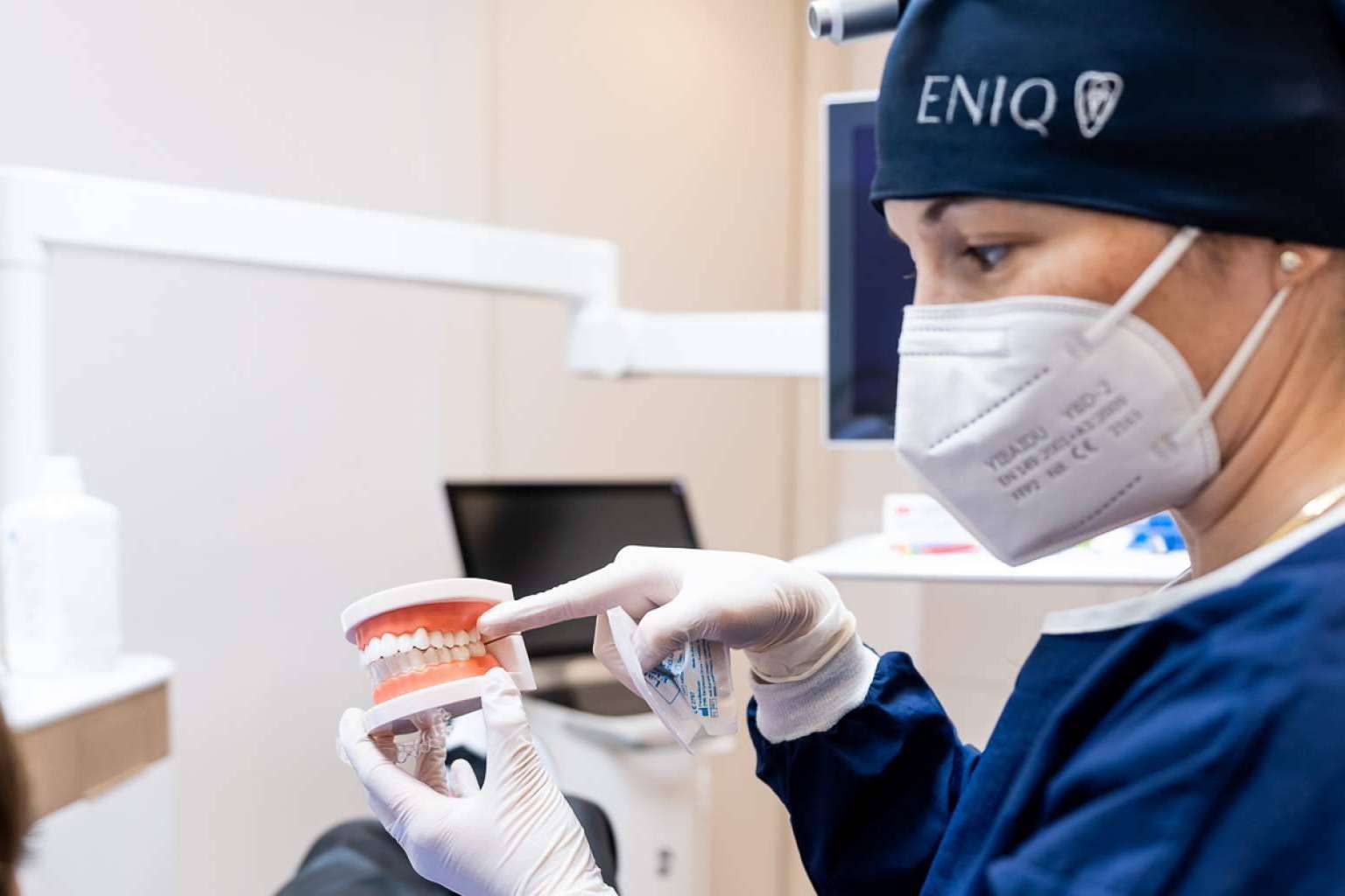 El tratamiento de ortodoncia invisible de Clínica Eniq en Madrid, la mejor alternativa a los brackets tradicionales