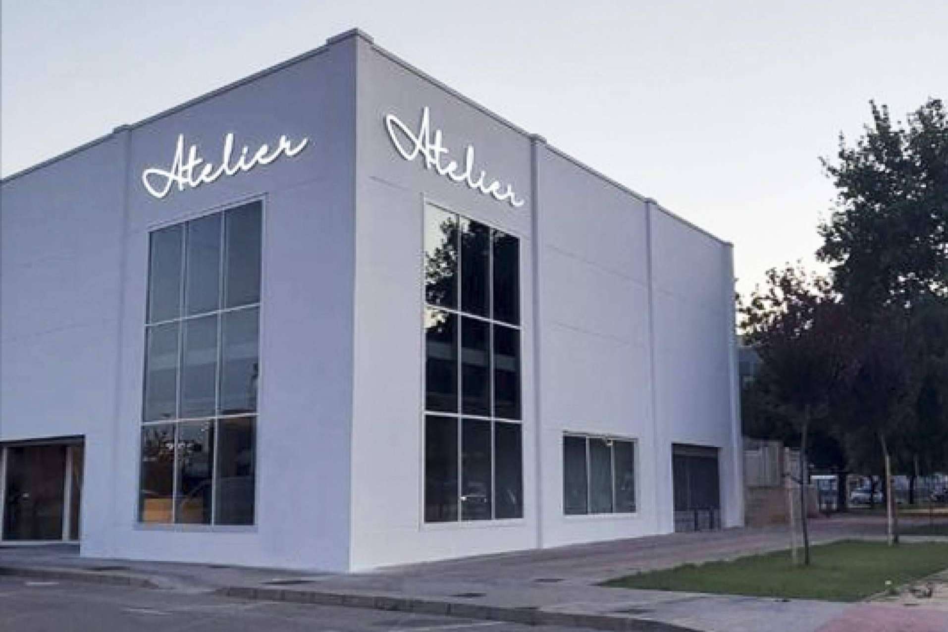 Atelier de Bodas abre una nueva tienda de vestidos de novia y trajes de novio en Valencia