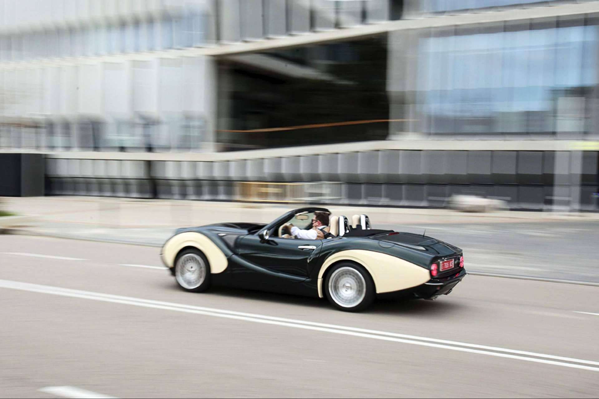 ¿Por qué se ha convertido en tendencia el alquiler de coches retro para eventos corporativos?