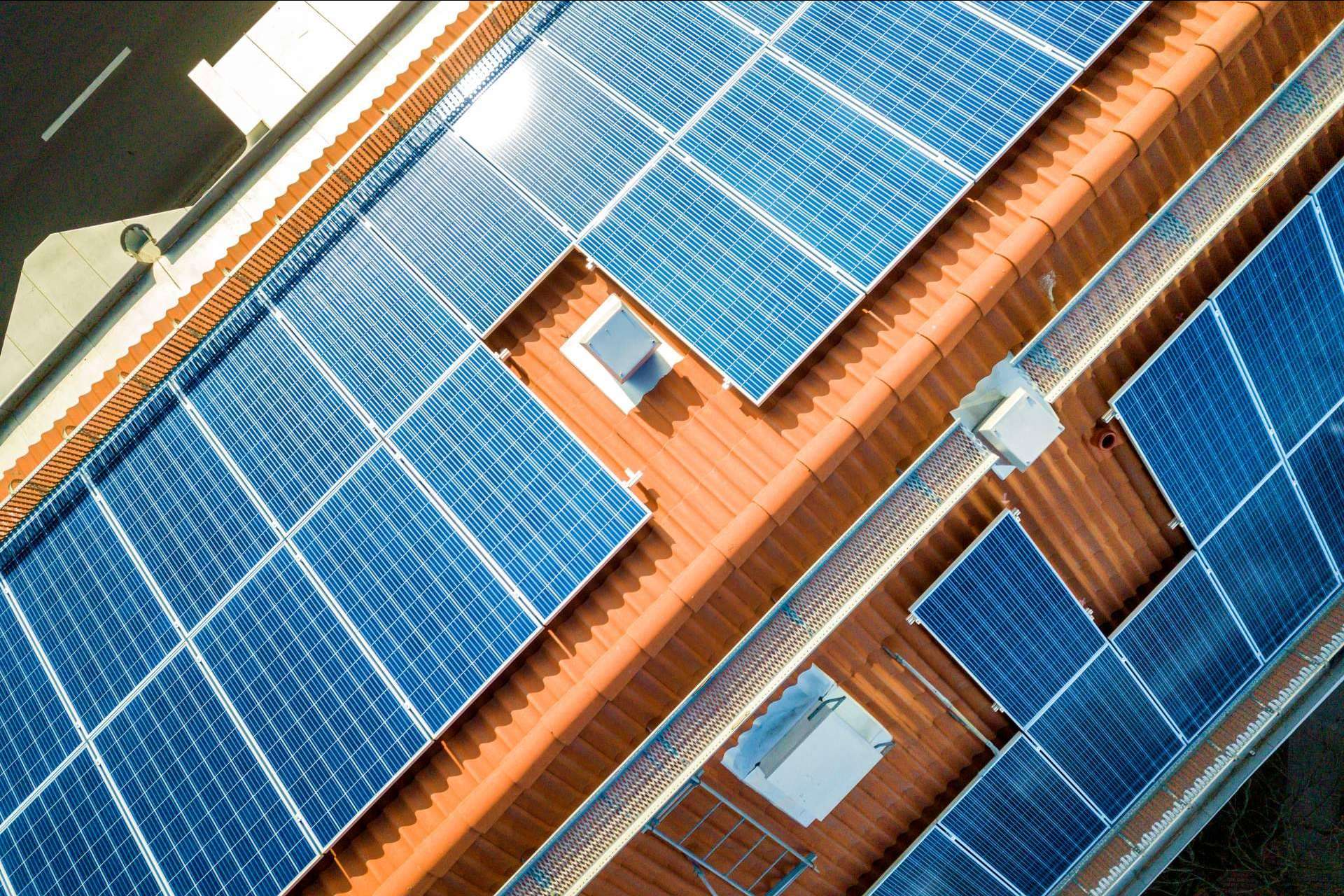 Ingeniería MASRED expone qué son las placas solares híbridas