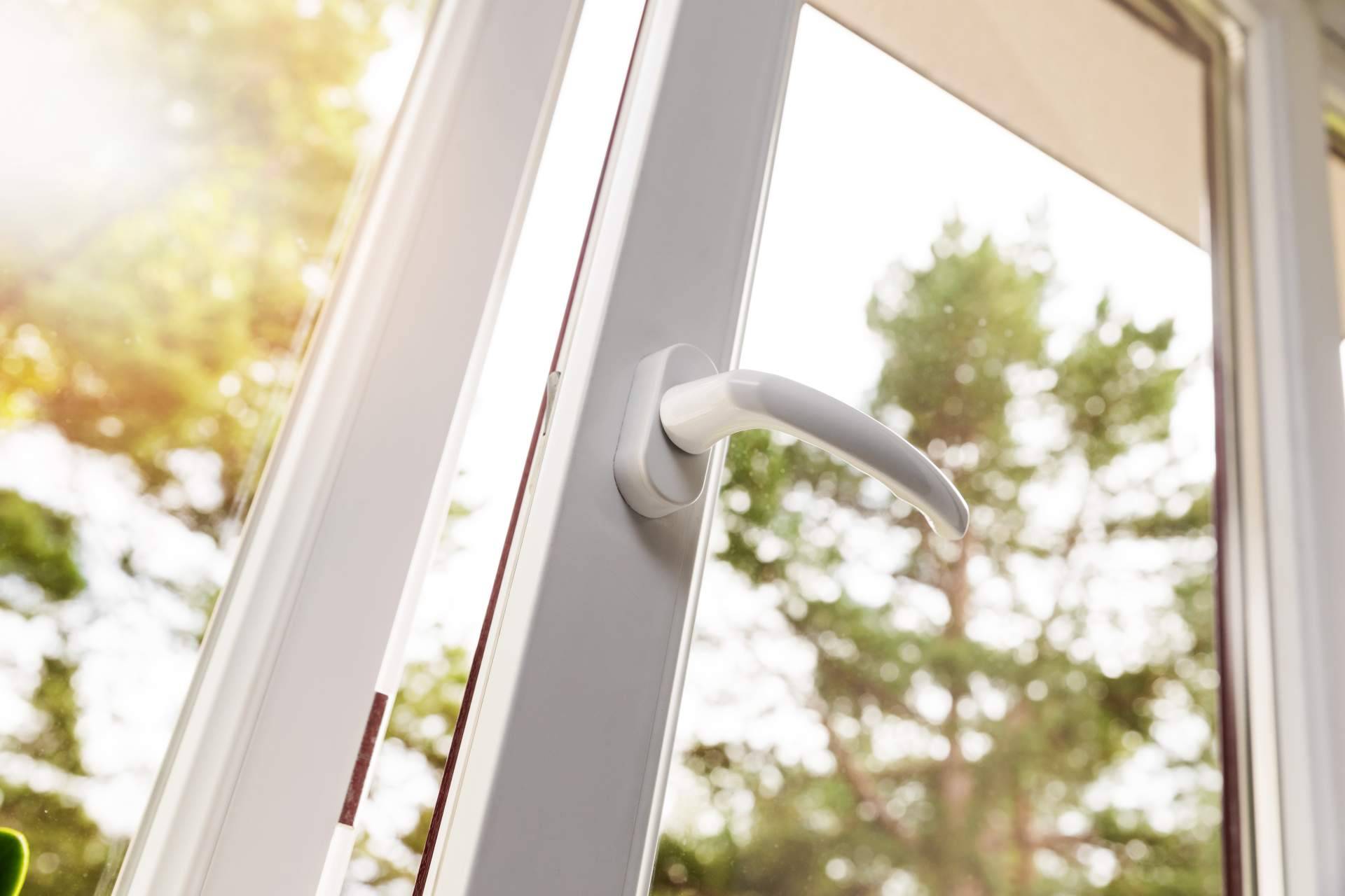 Los consejos prácticos para aislar las ventanas del frío durante la época de invierno de Ventanas Vamin