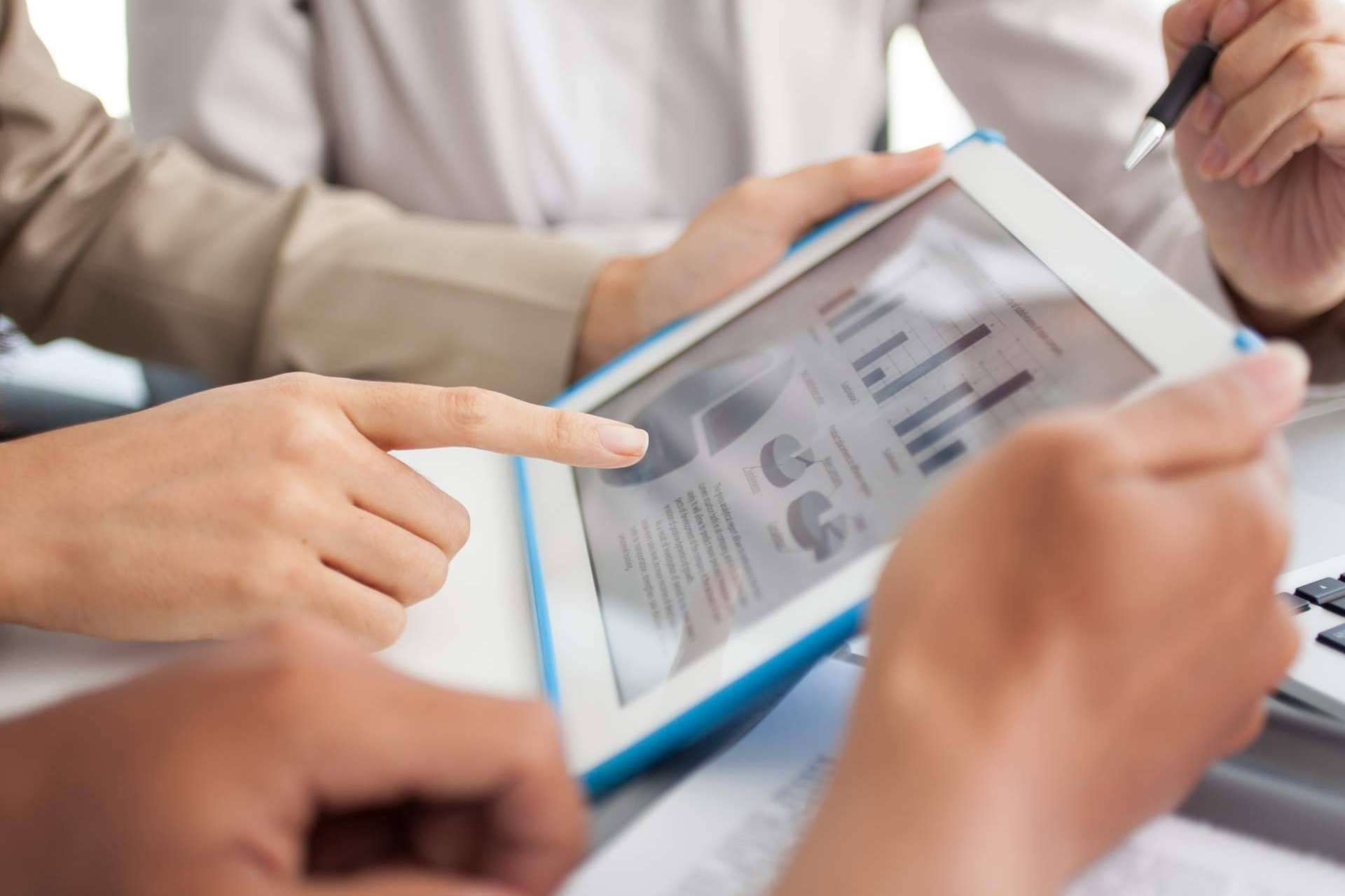 Asesoramiento a las empresas para mejorar sus estrategias de negocios y optimizar sus ganancias con la consultoría Alex1Kenobi