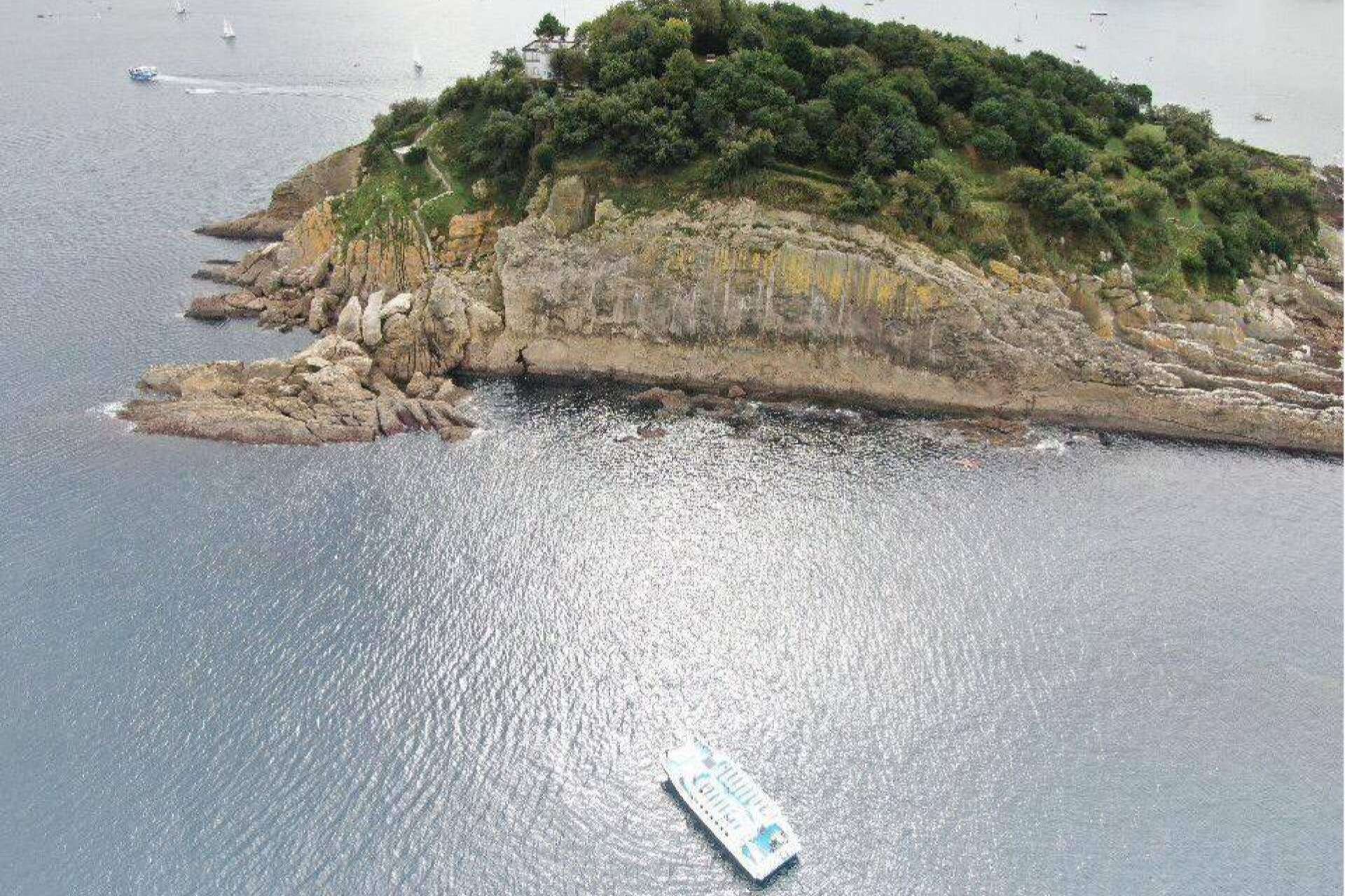 El Catamarán Ciudad San Sebastián ofrece la oportunidad de vivir eventos a bordo por la bahía de San Sebastián