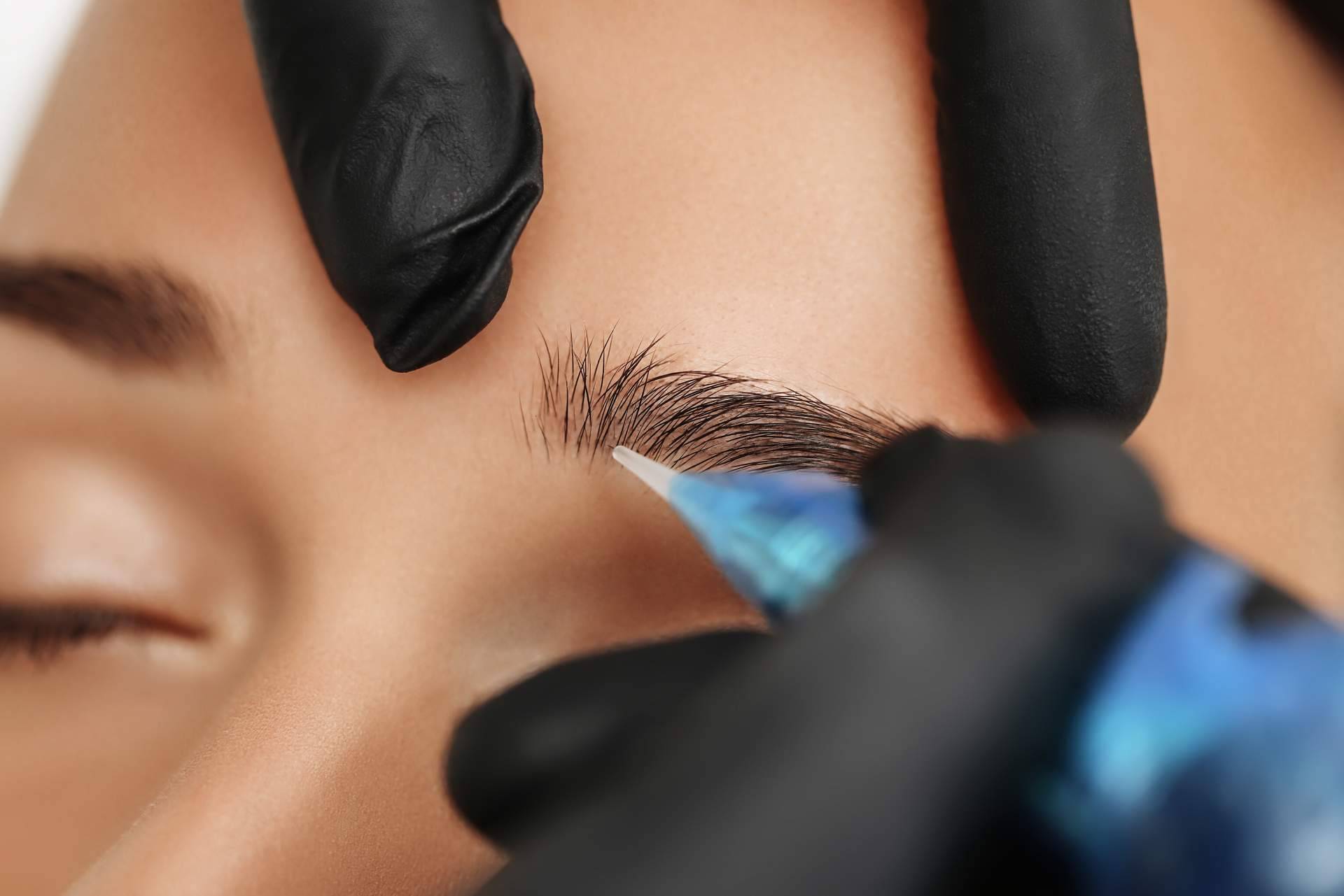 El diseño de cejas 3D realizado mediante microblanding de Clínicas Dr. Pelo