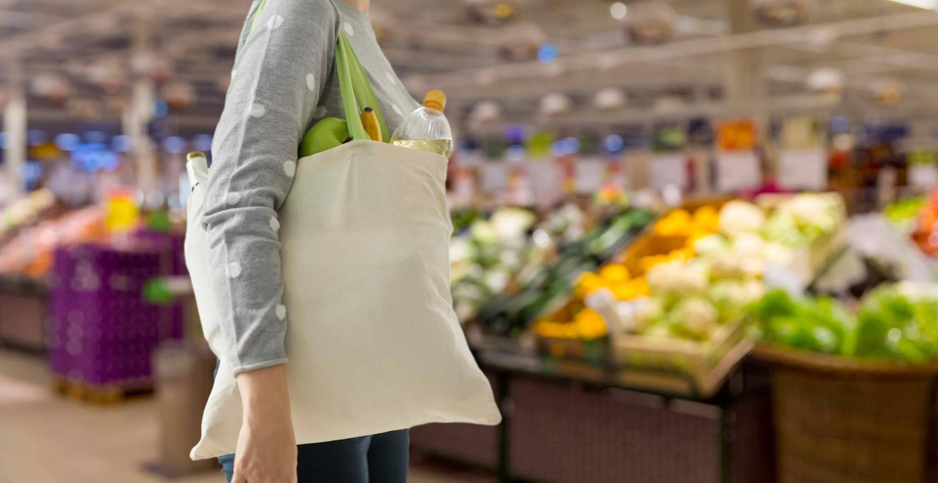 RegaloEmpresas, para fijar una marca, indica que una de las mejores estrategias son las bolsas promocionales