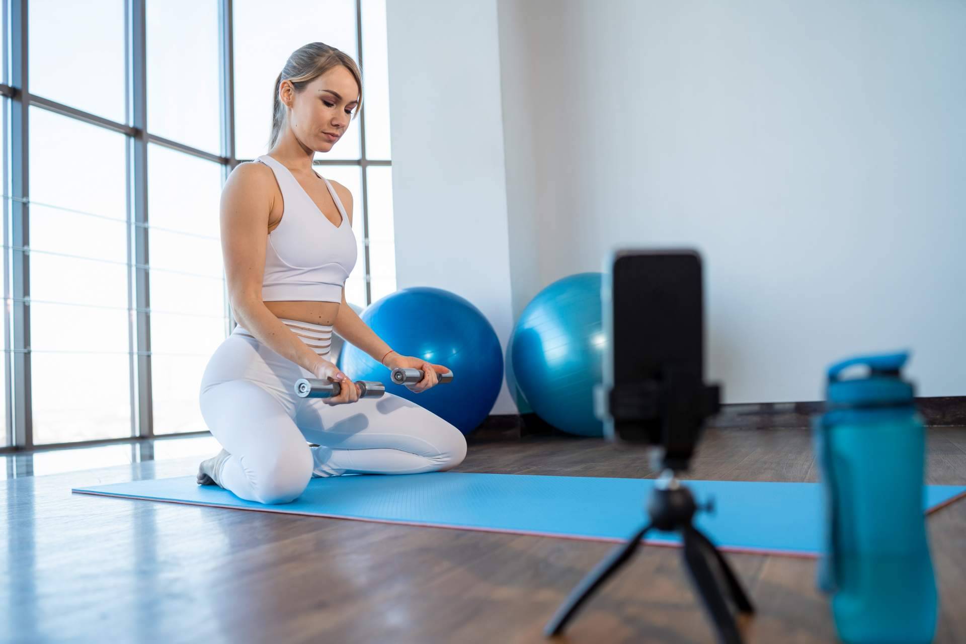 Cómo entrenar la fuerza desde casa de una forma divertida