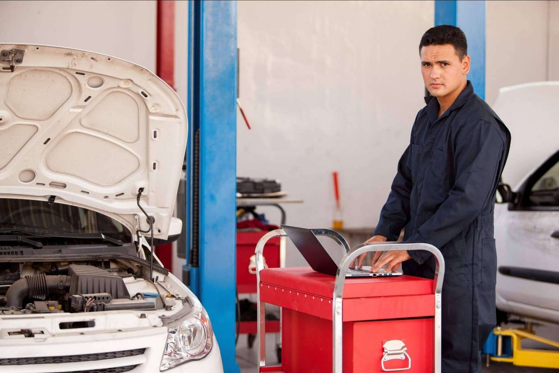 Una de las mejores máquinas de diagnóstico profesional para coches, camiones y autobuses con Arreglatelo