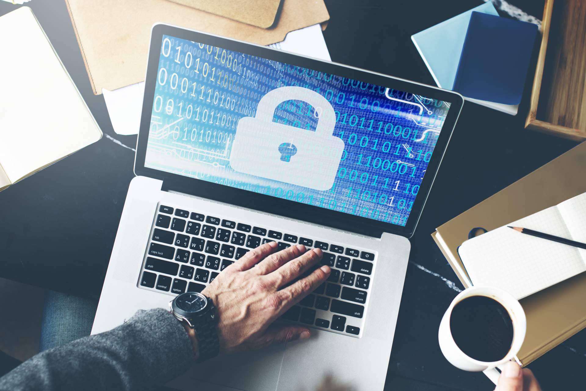 Abogados especialistas en el derecho al olvido en TeBorramos, la empresa que explica cómo es posible eliminar publicaciones y noticias negativas de internet, así como salir de los ficheros de morosidad