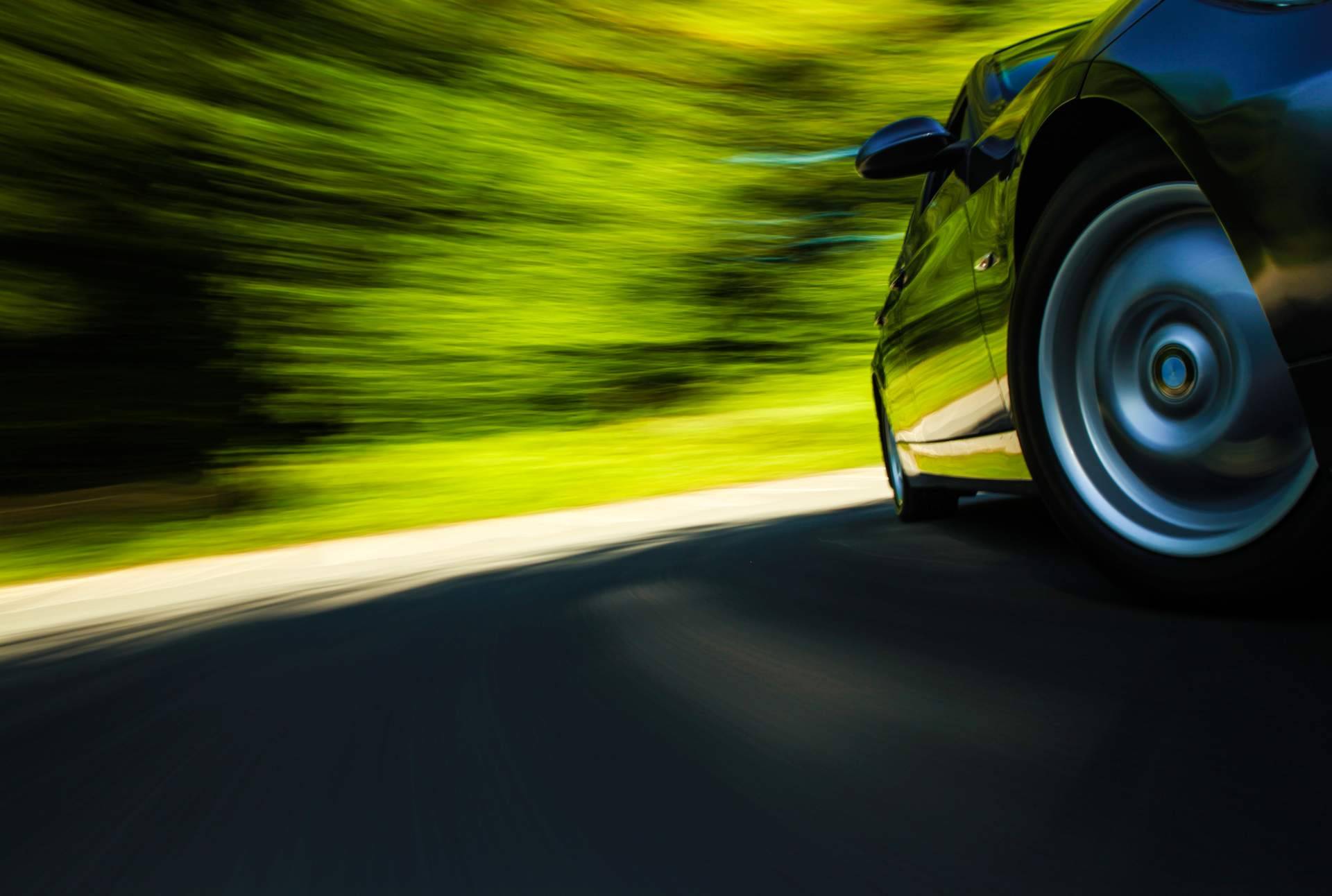 ¿Cuáles son los beneficios de aumentar potencia coche mediante la reprogramación del vehículo con la empresa Denikey?