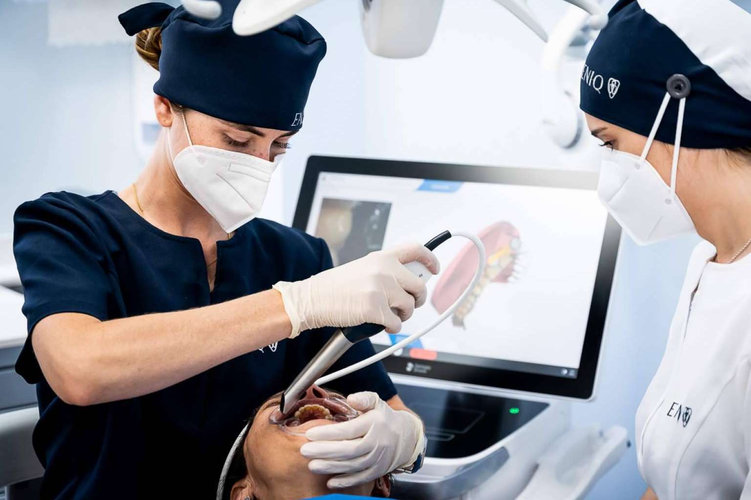 Clínica Eniq, un centro de estética dental que destaca por su gran equipo profesional y su aparatología de última generación