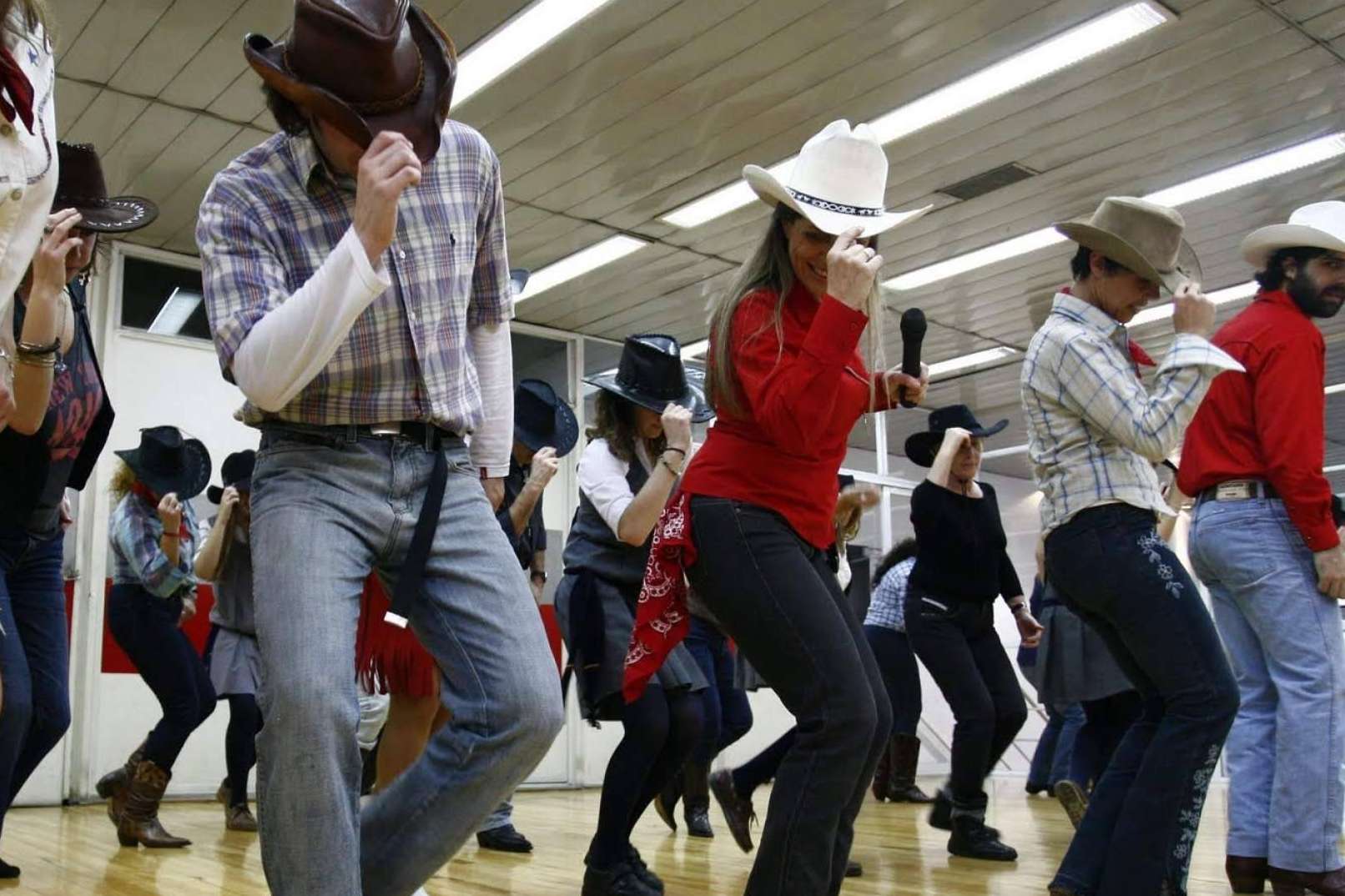 Adoptar el line dance estilo country como estilo de vida, por la Asociación de Bailes de Salón Dance GM