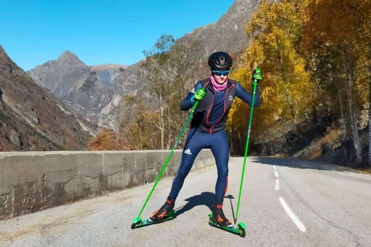 ¿Qué deportes puede complementar el rollerski y dónde practicarlo?
