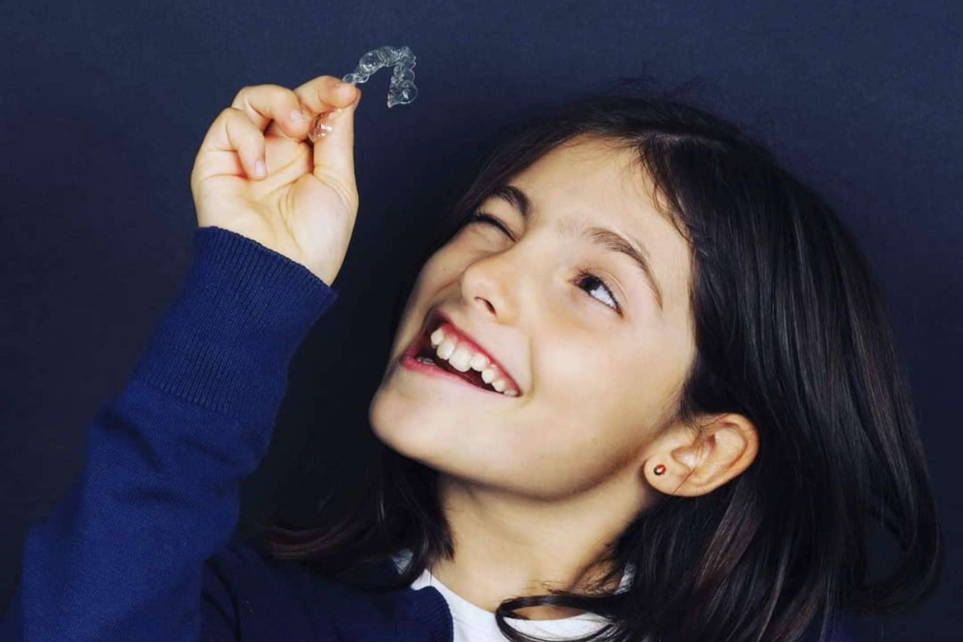 Cuidar la sonrisa desde niñ@s es posible con el tratamiento con Invisalign® que realiza la Clínica Dra. Mariana Sacoto Navia