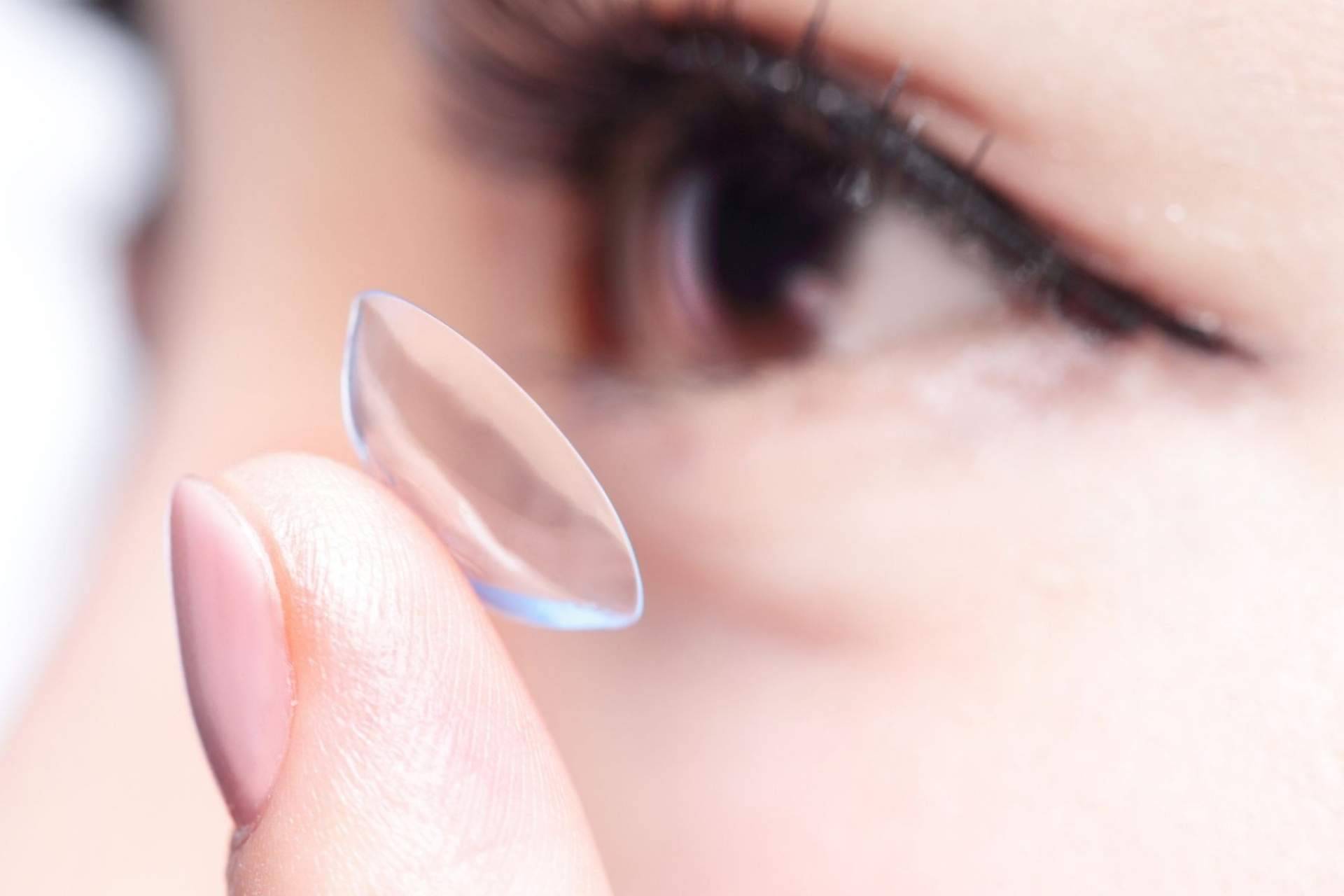 Reducir la miopía al dormir y levantarse con una visión perfecta gracias al uso de las Lentillas Nocturnas Orto-K de BENALÚA ÓPTICA