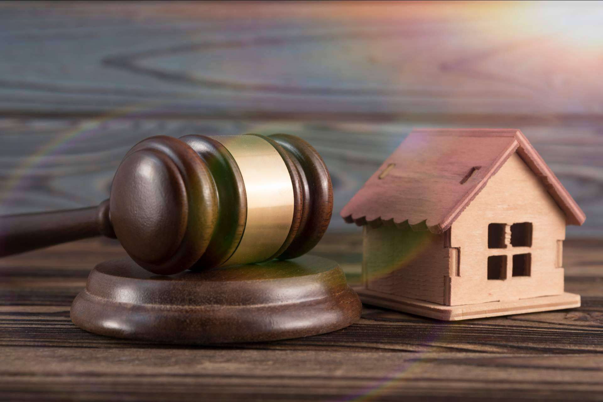 ¿Dónde encontrar un despacho de abogados en Alicante especializado en derecho inmobiliario? Carlos Baño León