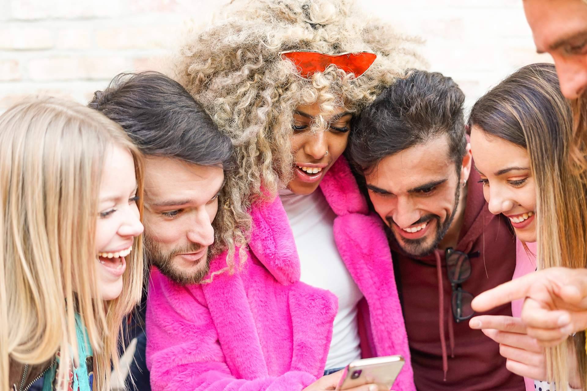 Viral y Medio es la página web que brinda al usuario los vídeos virales del momento