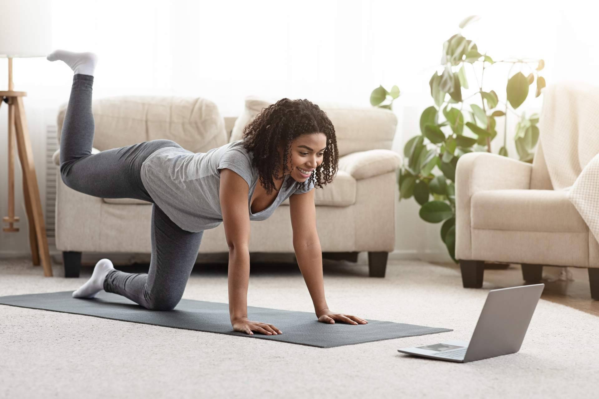 Profesorado de Yoga ofrece diferentes cursos online para profundizar en este arte