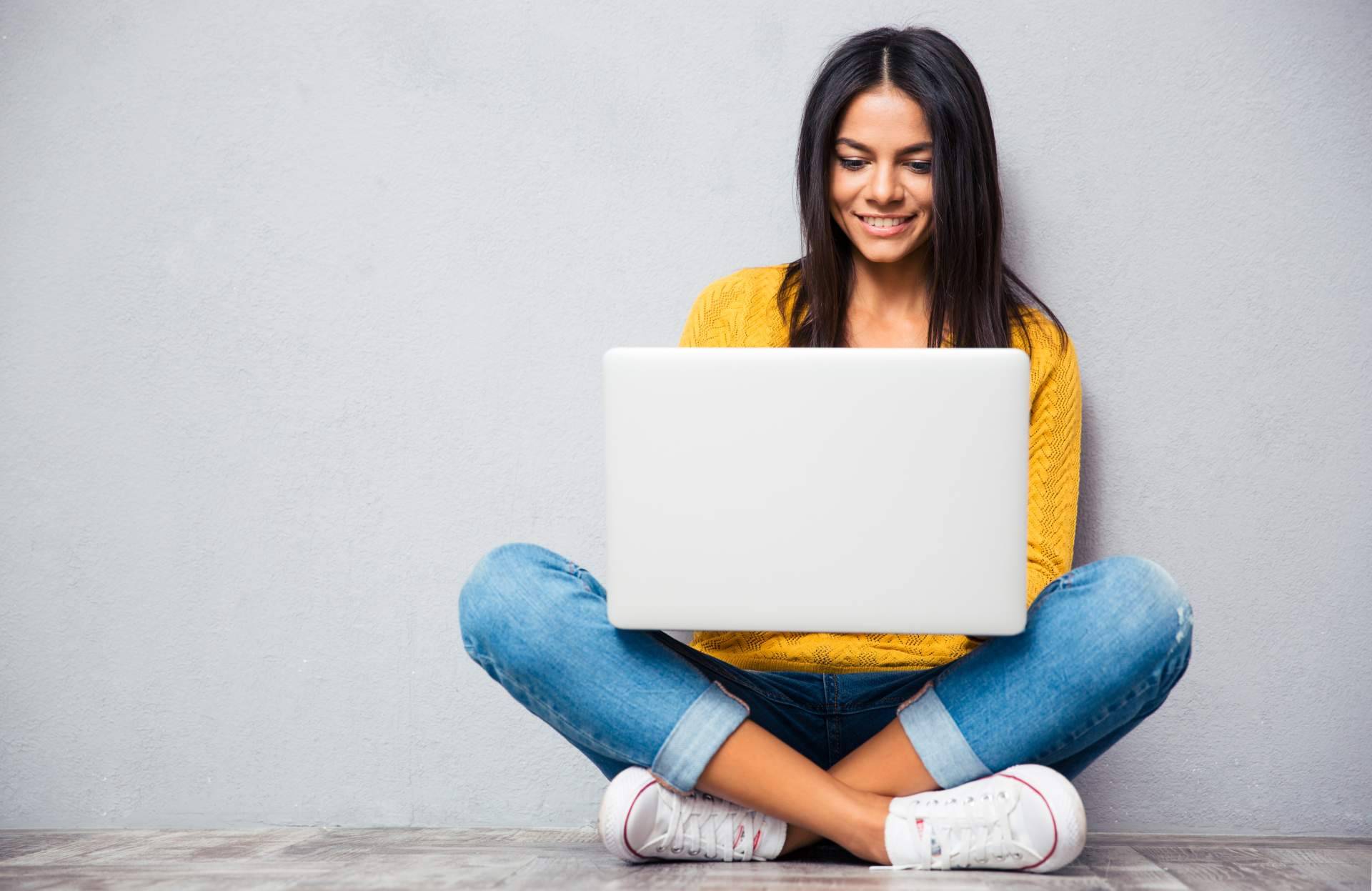Cursos gratuitos Madrid en las áreas de marketing, habilidades personales, administración e informática con Academia Colón Móstoles