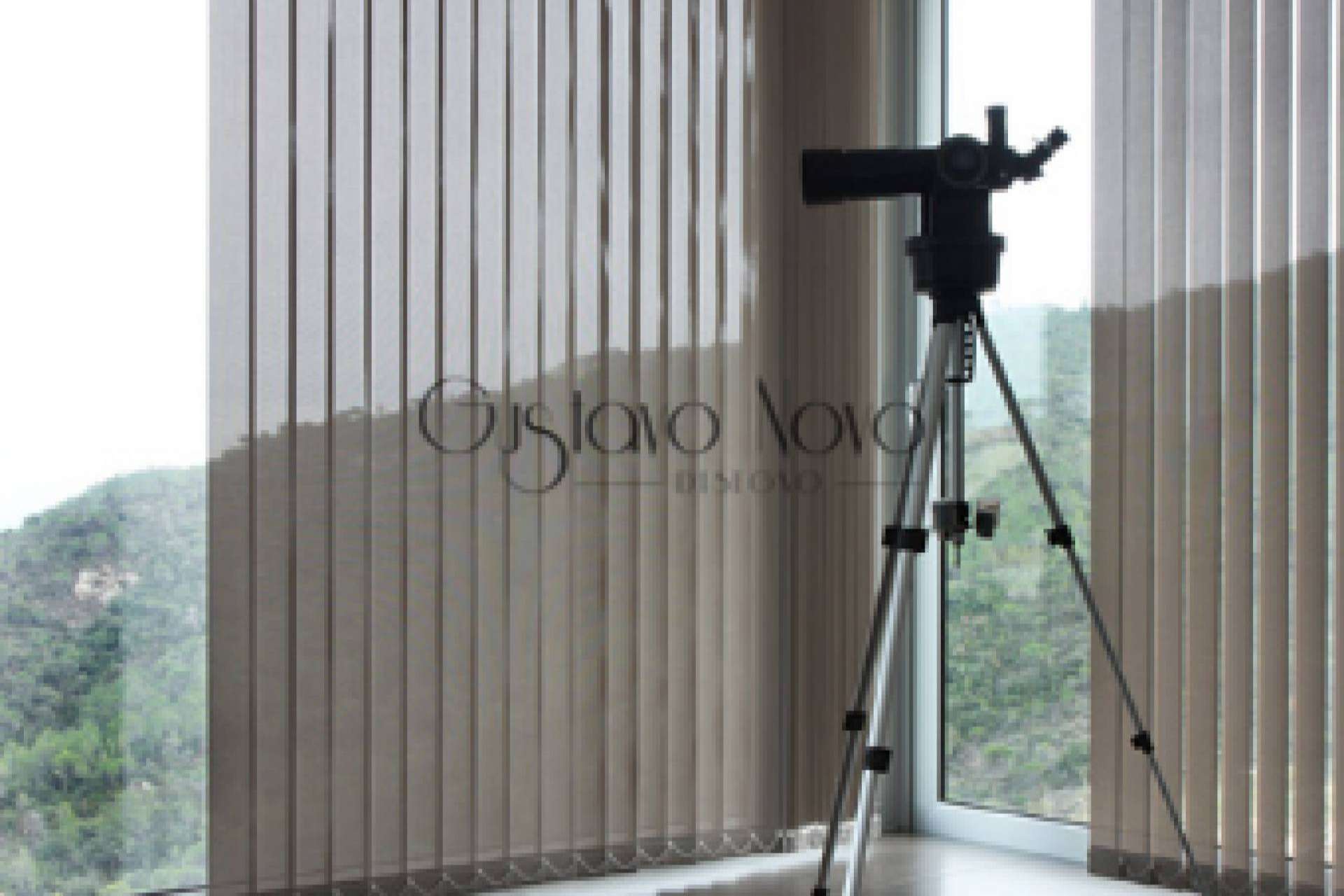 La versatilidad de las cortinas verticales de la mano de Gustavo Novo Disegno