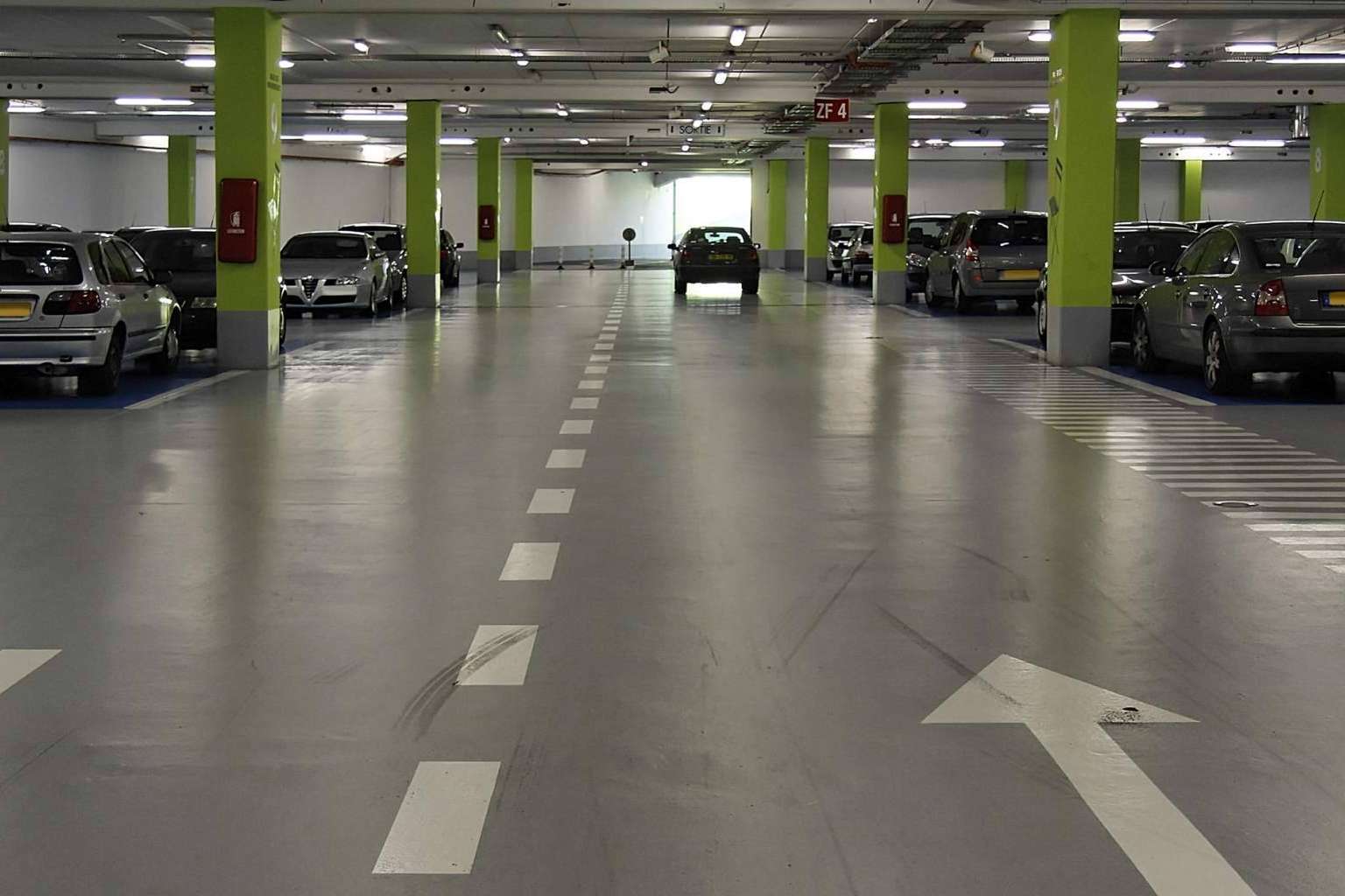 Según ParkingYa!,  Invertir en plazas de garaje en 2022 se establece como una gran opción para el pequeño inversor