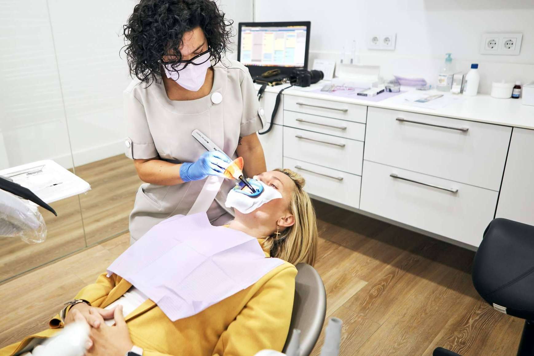 Blanqueamiento dental 8 tonos más blancos en 45 minutos