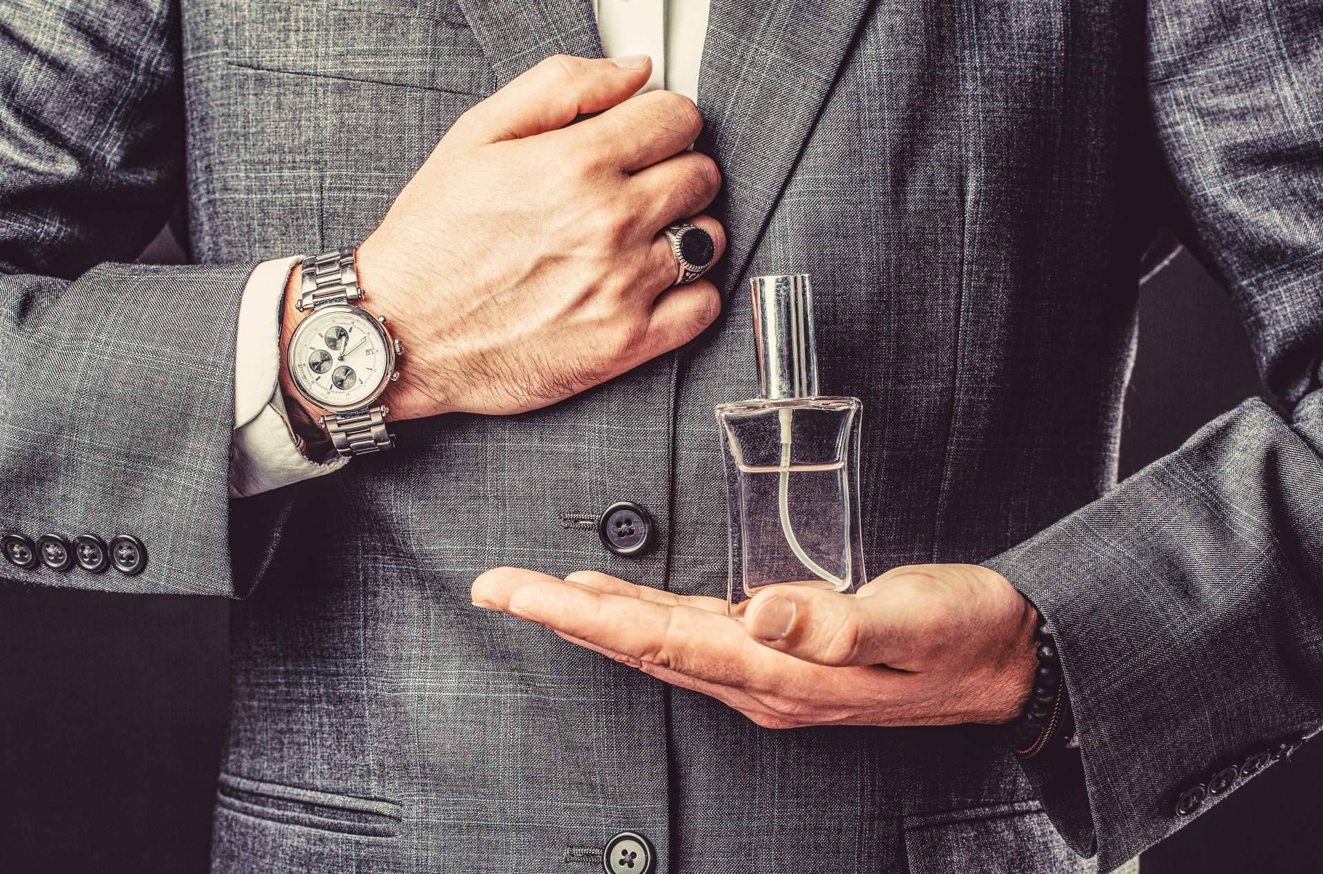 La perfumería online de Ahorra en Bolboreta tiene secciones de alta cosmética, manicura, maquillajes, perfumes hombre y perfumes mujer