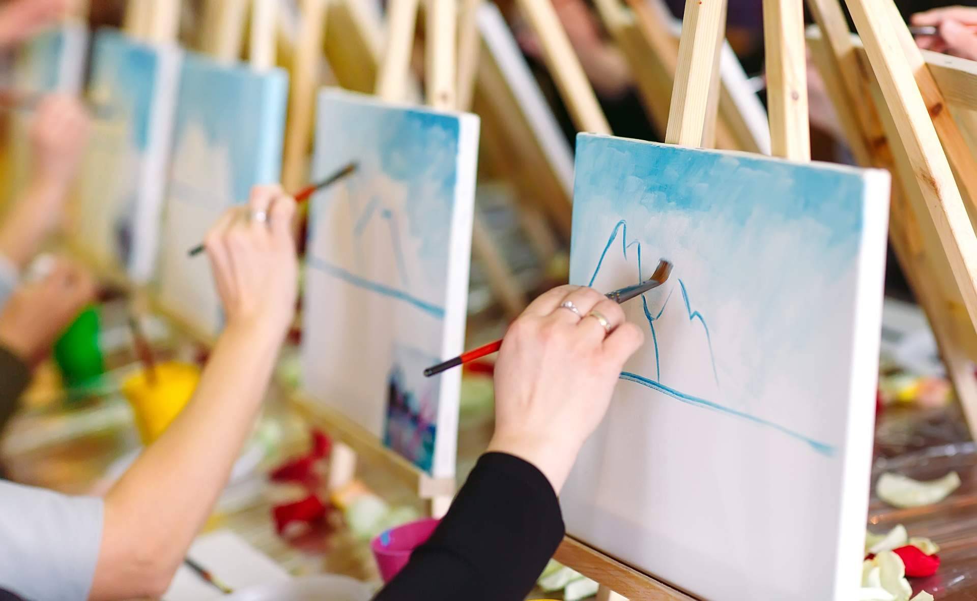 Los múltiples beneficios de la enseñanza artística para el desarrollo creativo, por El taller de la Salamandra
