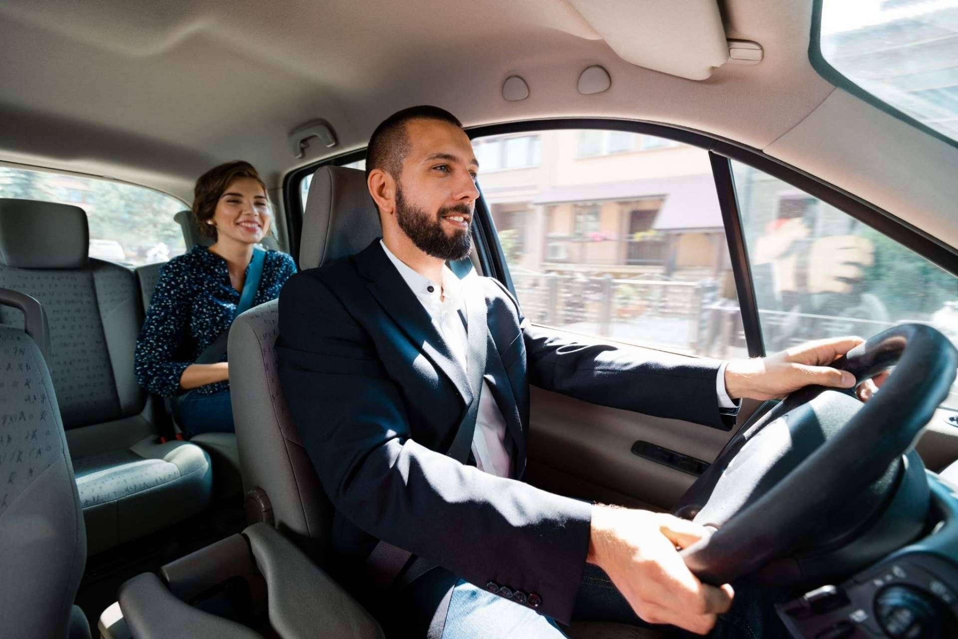 Un servicio VIP para los que necesitan un taxi en Málaga de la mano de Taxi Málaga Airport Charly Transfer 24 Hours
