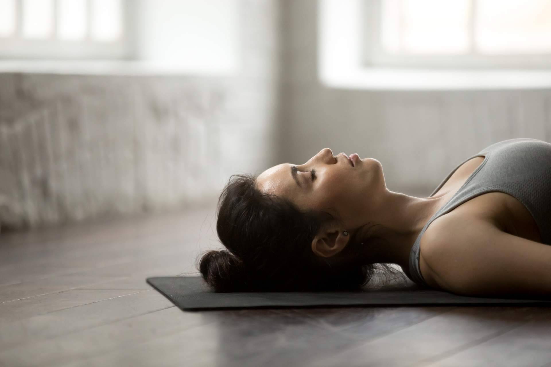 El yoga nidra para acabar con el ruido mental