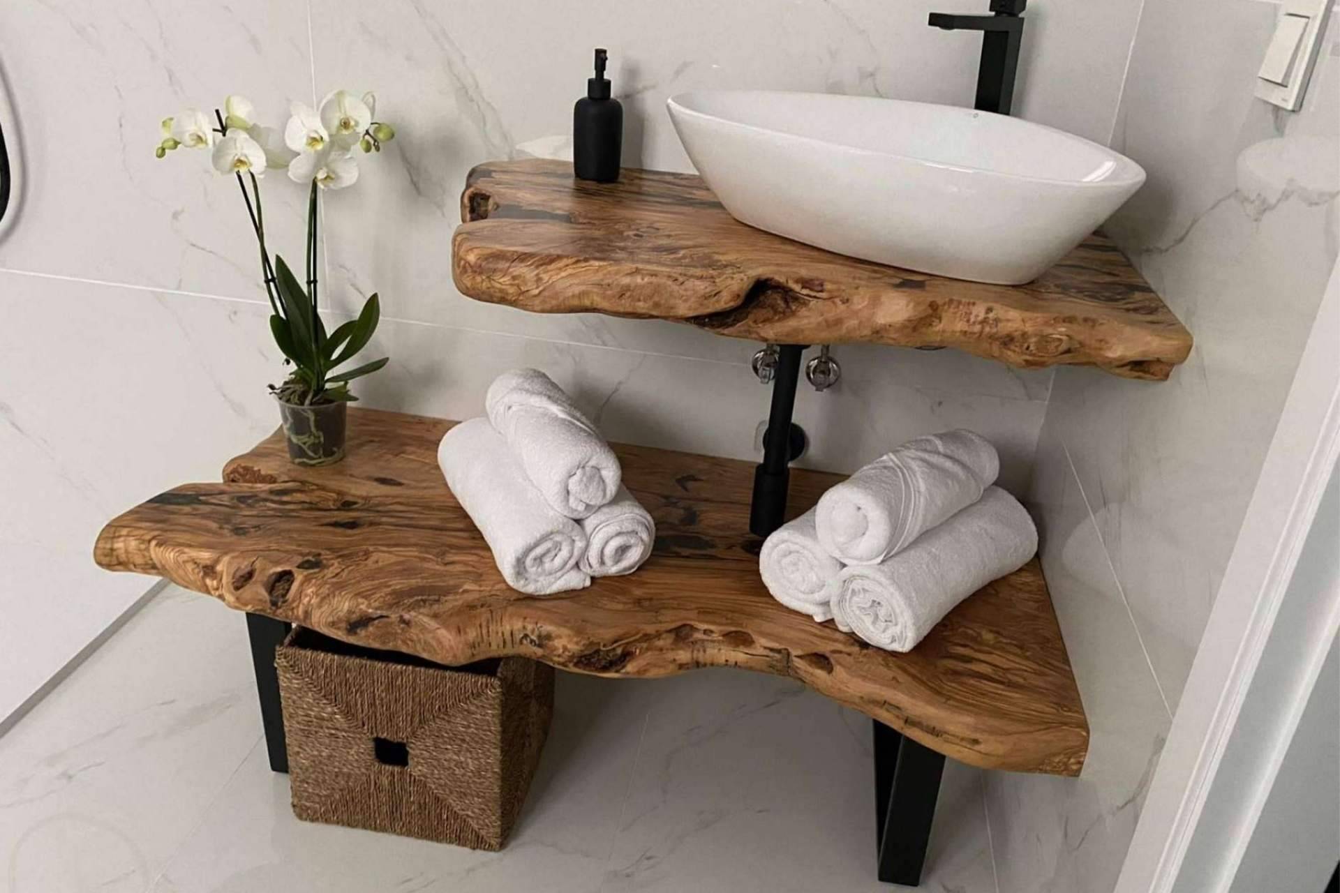 Un toque natural y elegante para el baño de la mano de Encimeras de Olivo