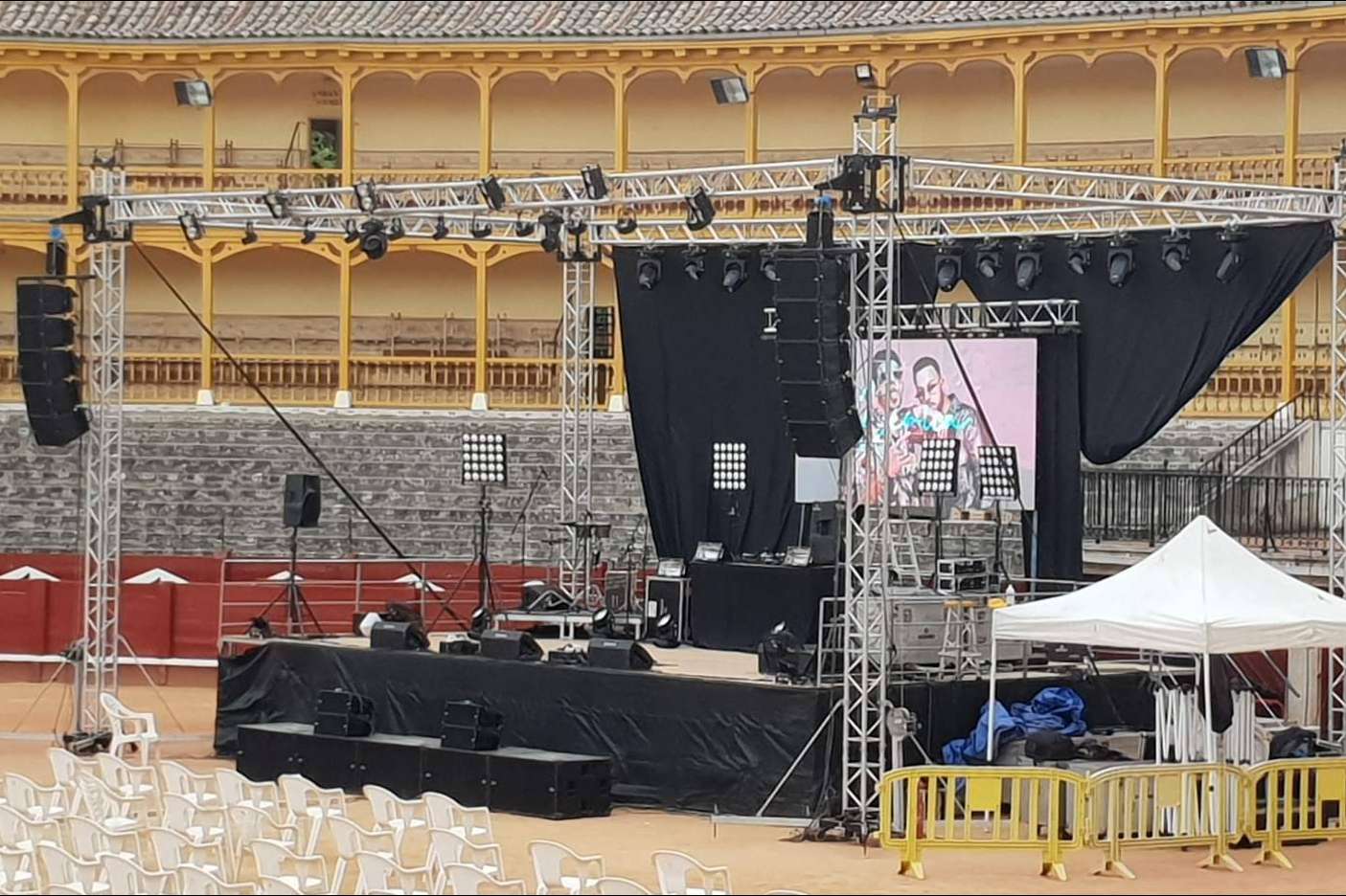 DCPRO brinda alquiler de equipos de sonido, iluminación y audiovisuales para fiestas y eventos