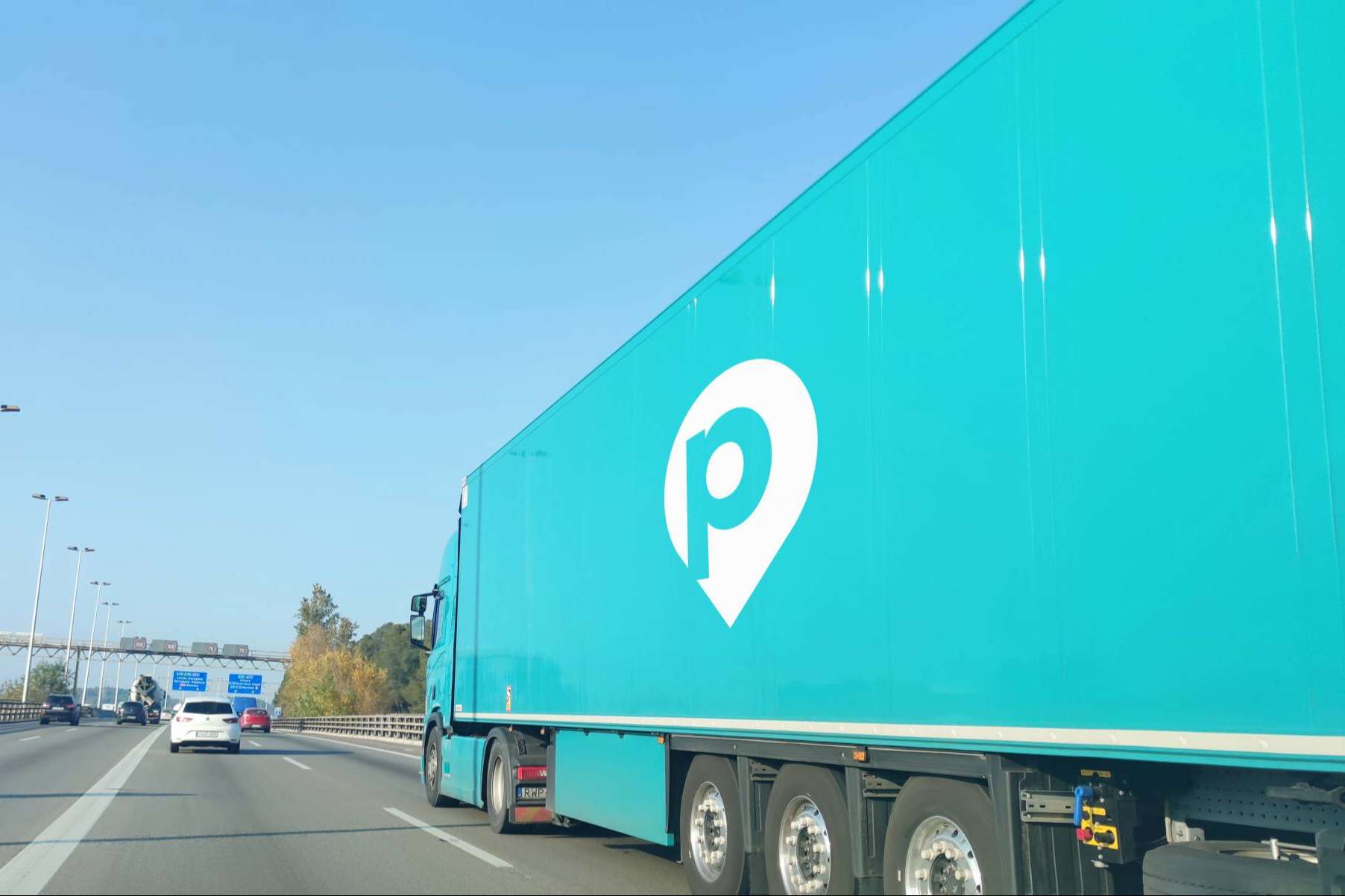 Ganar dinero con publicidad en el coche, ¿es rentable?