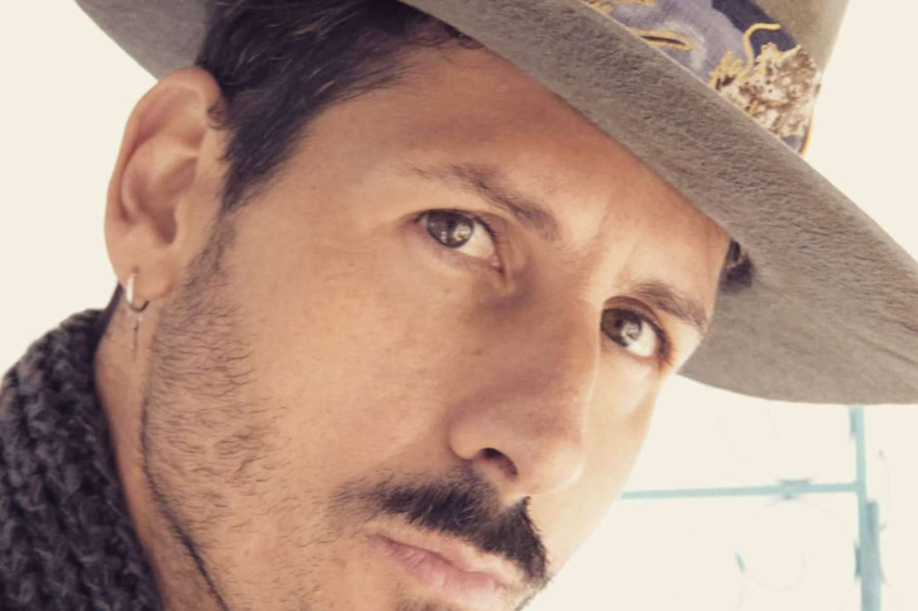 La inspiración de Alejandro Mateo, diseñador y creador de sombreros artesanales