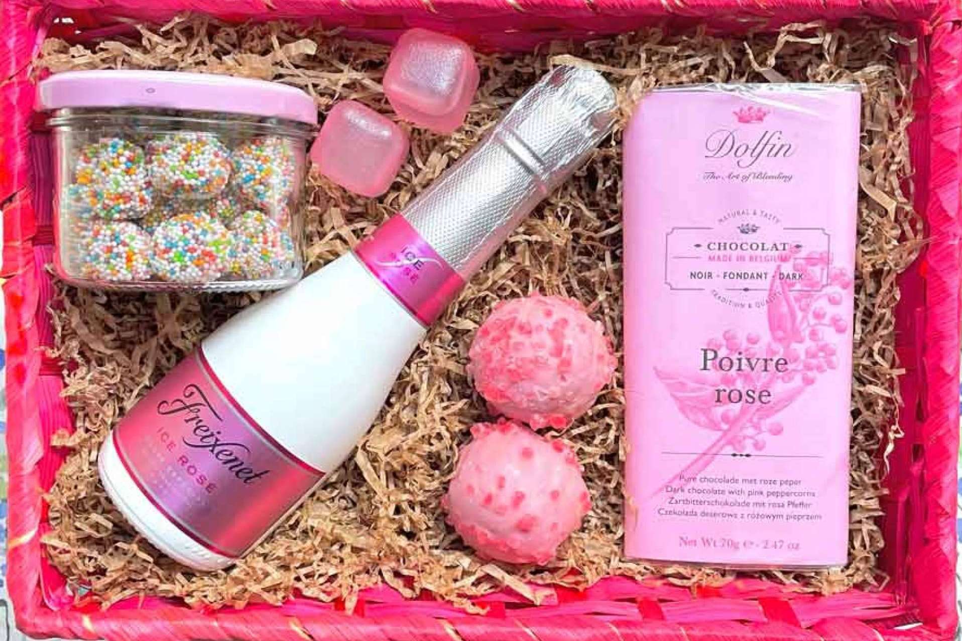 Las flores, el complemento ideal para las cajas gourmet de regalo de Las Flores No Se Comen