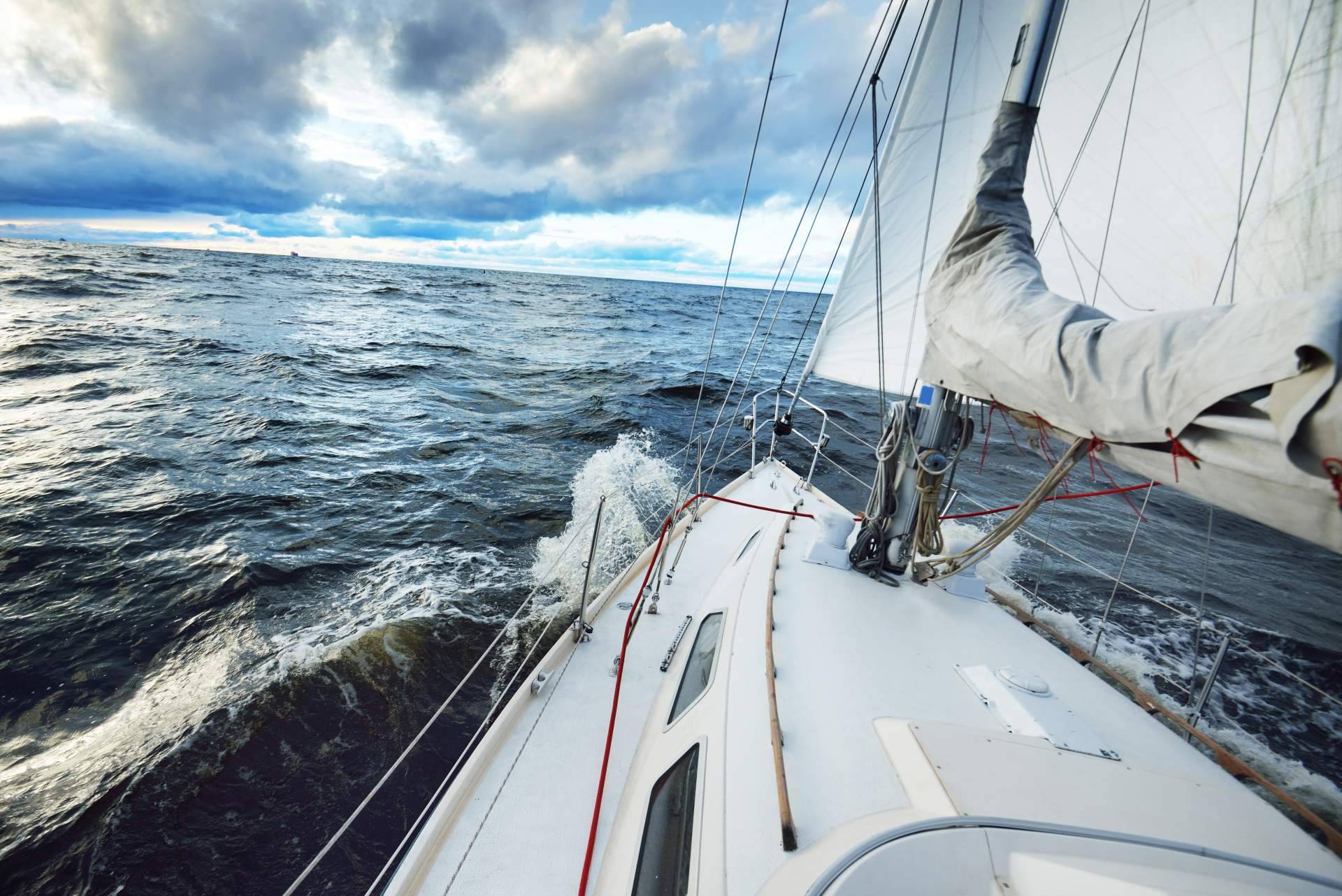 ¿Cómo conseguir el título de patrón de barco a través de la Academia Náutica Marinos?