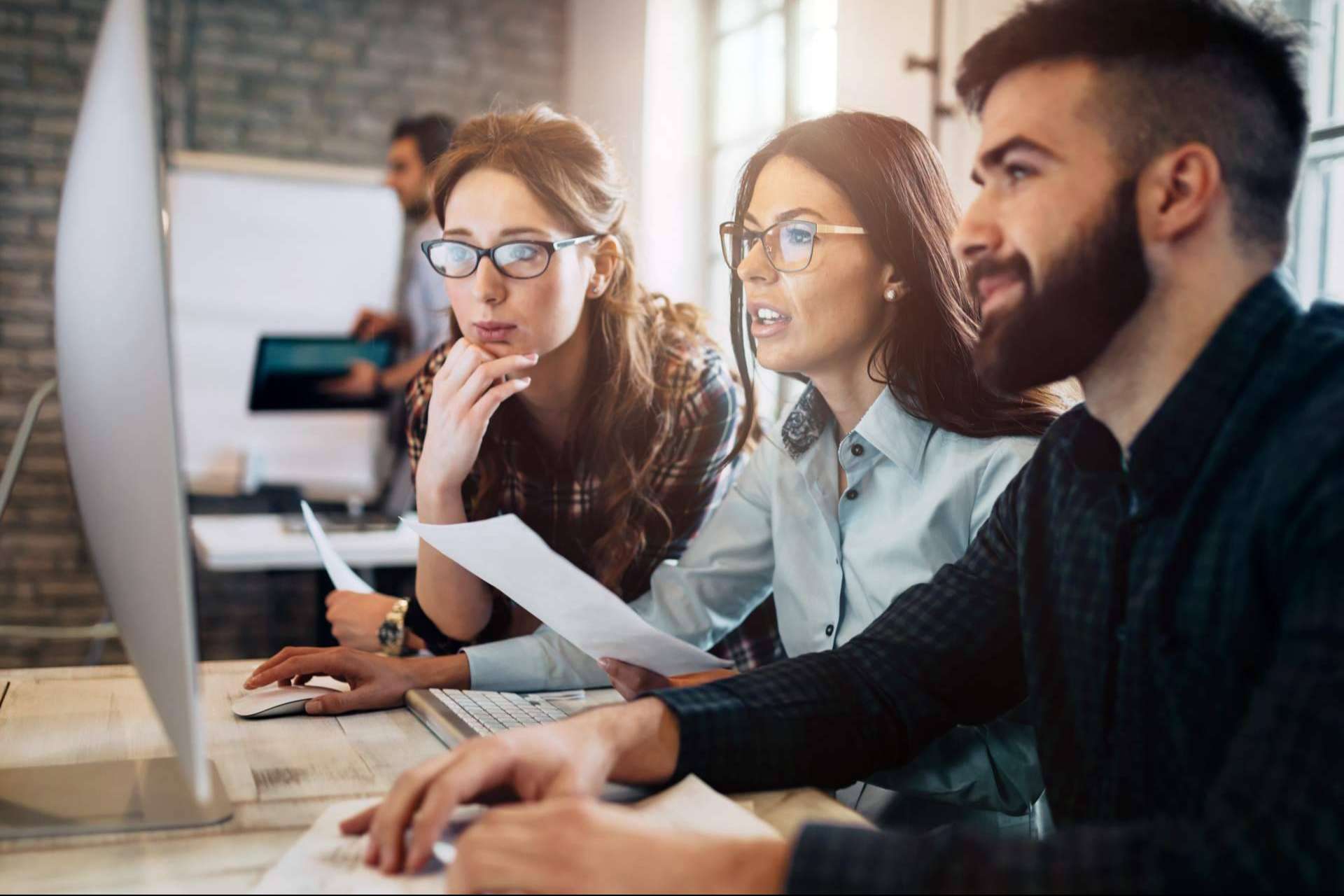 Ceesa enumera las diferencias entre los softwares horizontales y softwares verticales