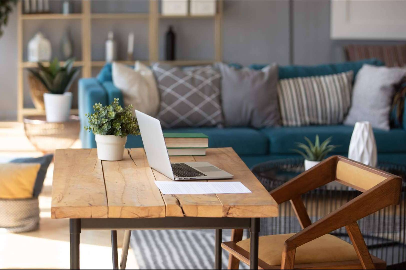 Los muebles necesarios para acondicionar un espacio ideal para el teletrabajo