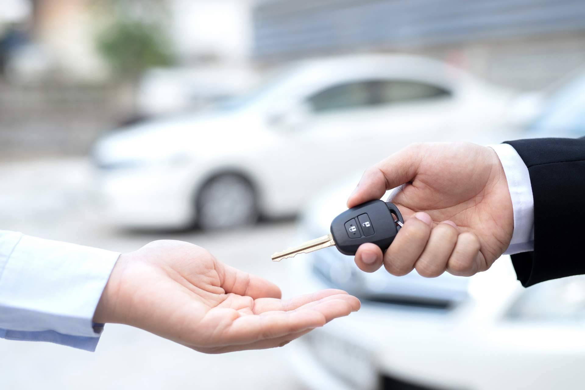M Burgos CARS y su equipo profesional de personal shoppers asesoran sobre la compra de un coche de segunda mano