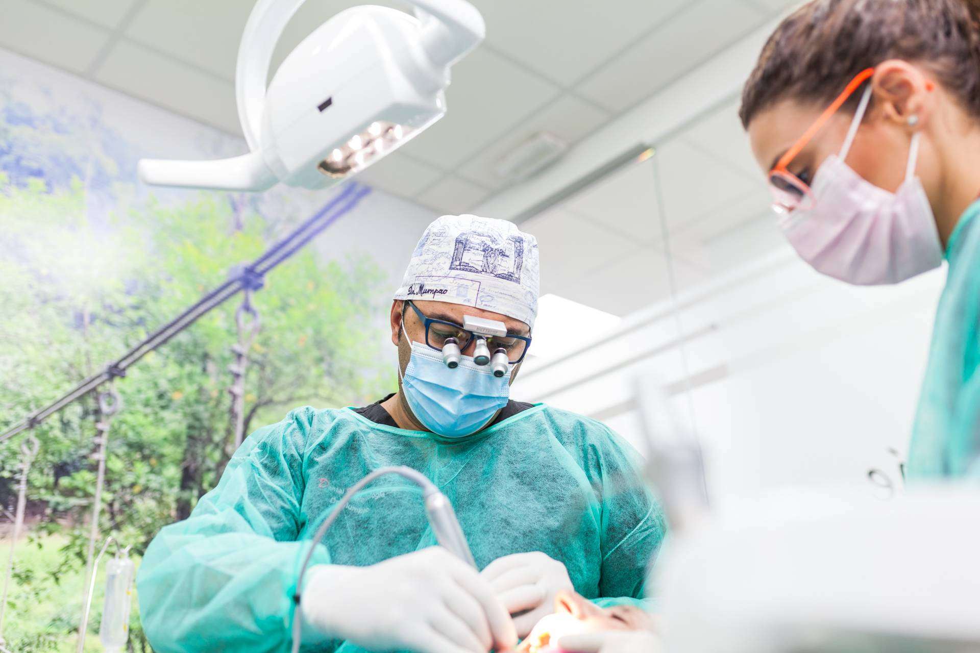 Dental Implant﻿ologie, la clínica dental especializada en implantes dentales y casos complejos en Sevilla