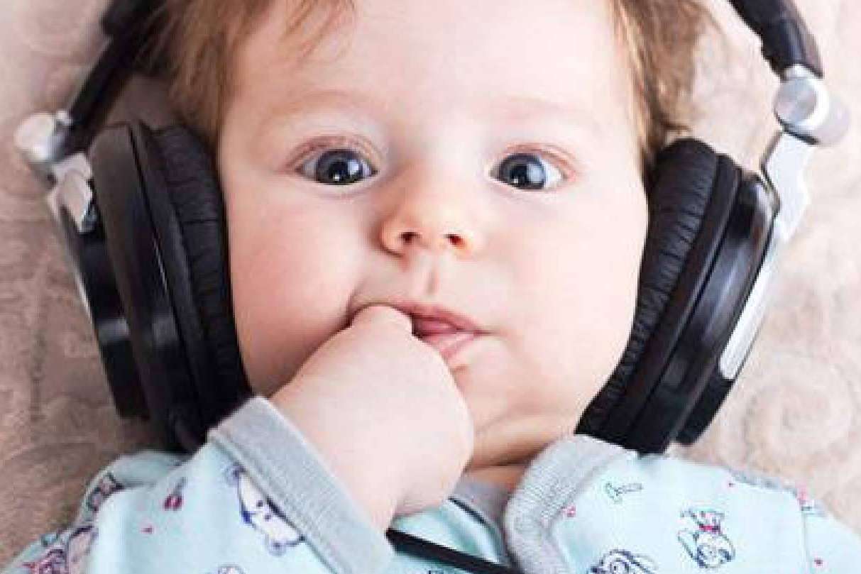 Los consejos de Baby Shhh!, ¿Cómo calmar a un bebé con música?
