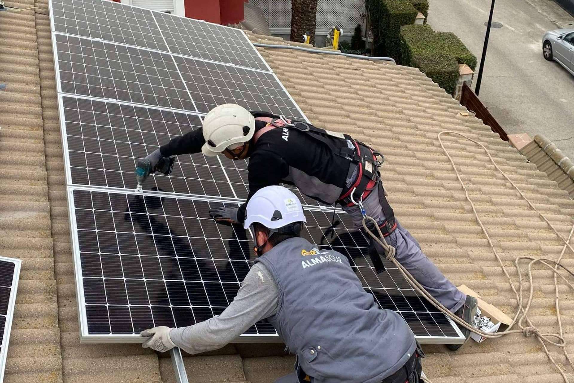 Alma Solar habla sobre el uso de energías renovables mediante la instalación de placas solares