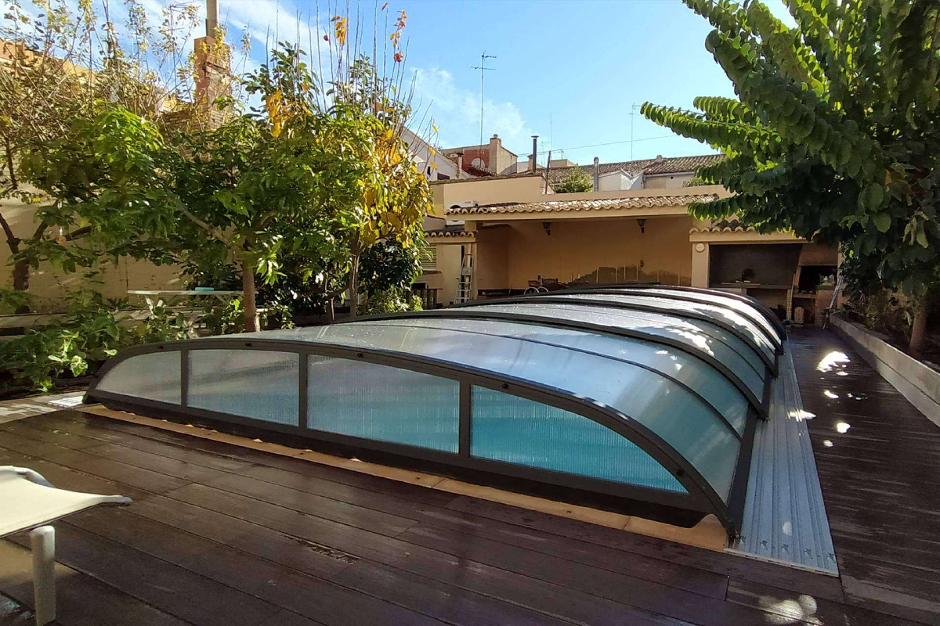 COVERTTO instala cubiertas de piscinas para protegerlas durante todo el año