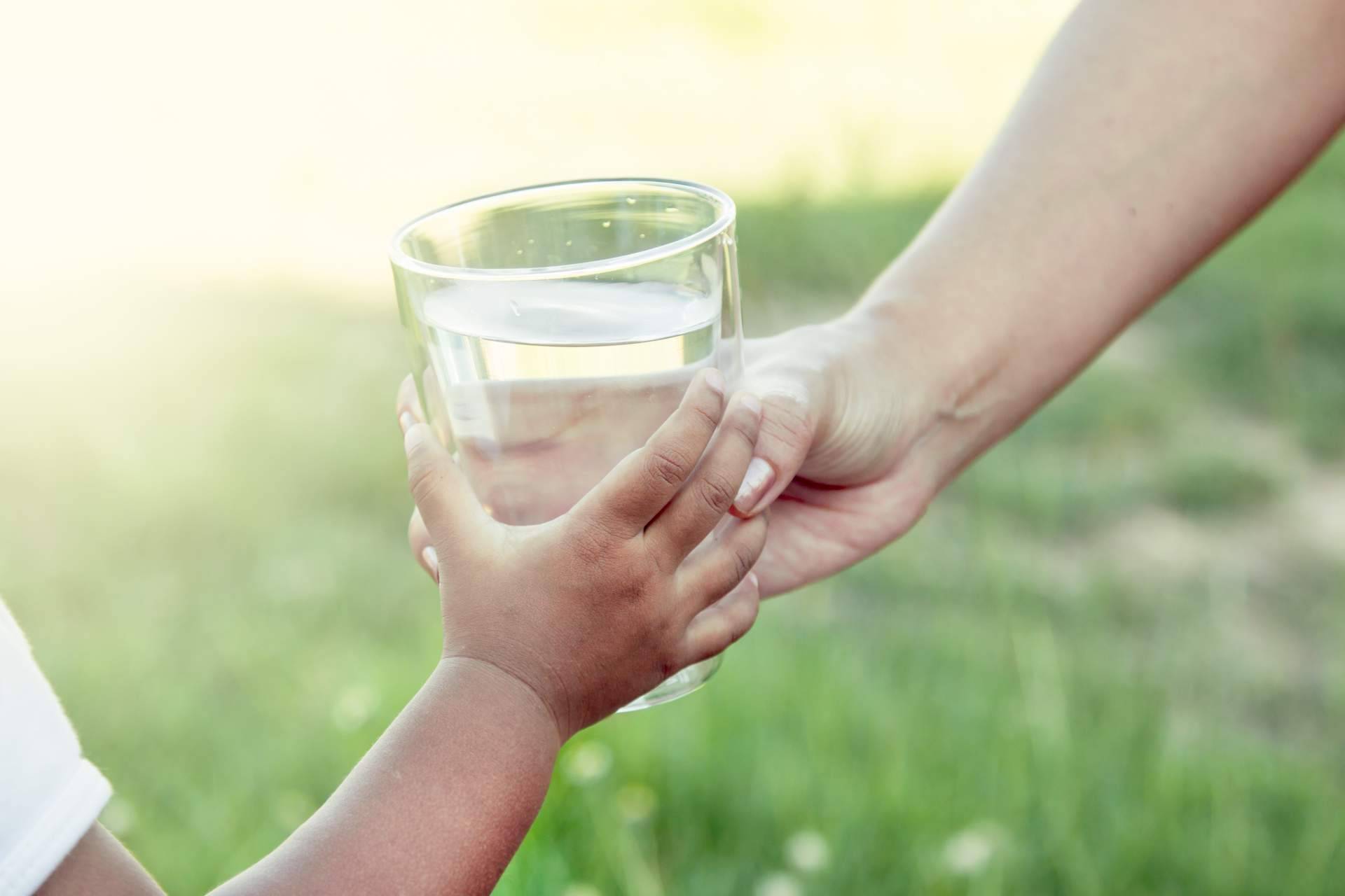Instalar un filtro para potabilizar el agua no salina conlleva varias ventajas