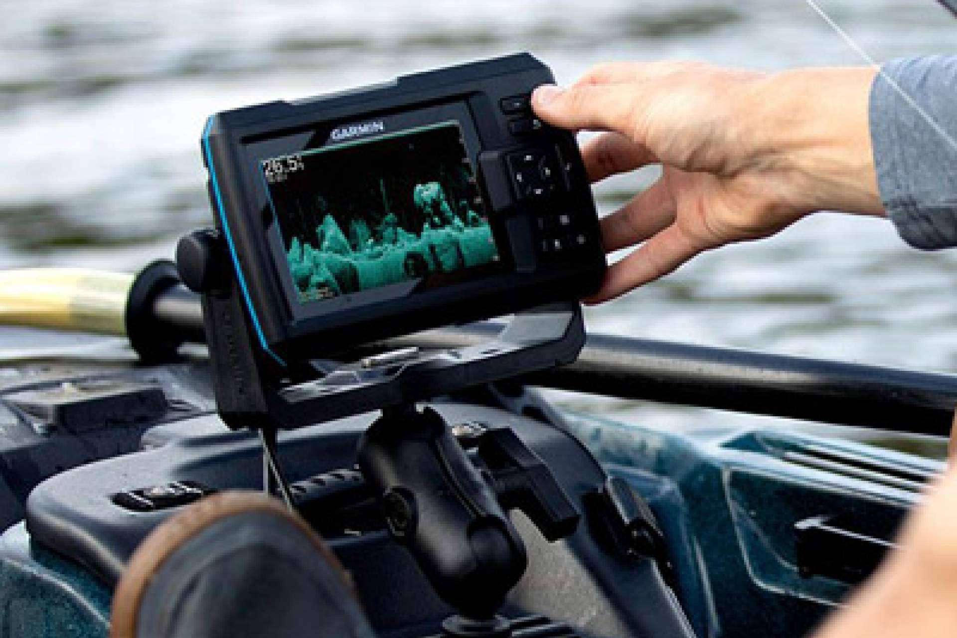Equiposnauticos.com ofrece sondas de pesca GPS Striker Vivid