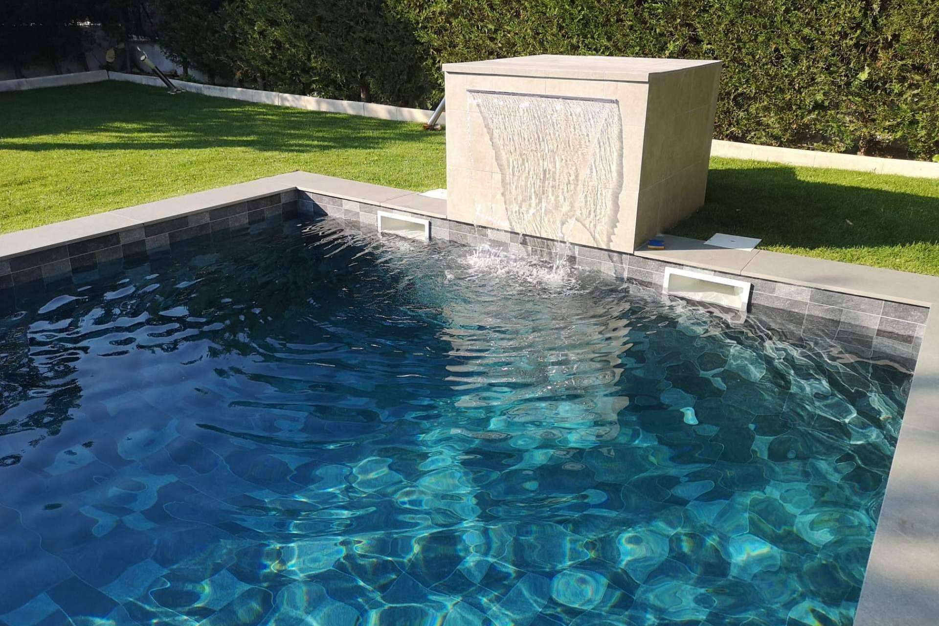 El sistema de calentamiento pasivo de piscina de Esencial Pool