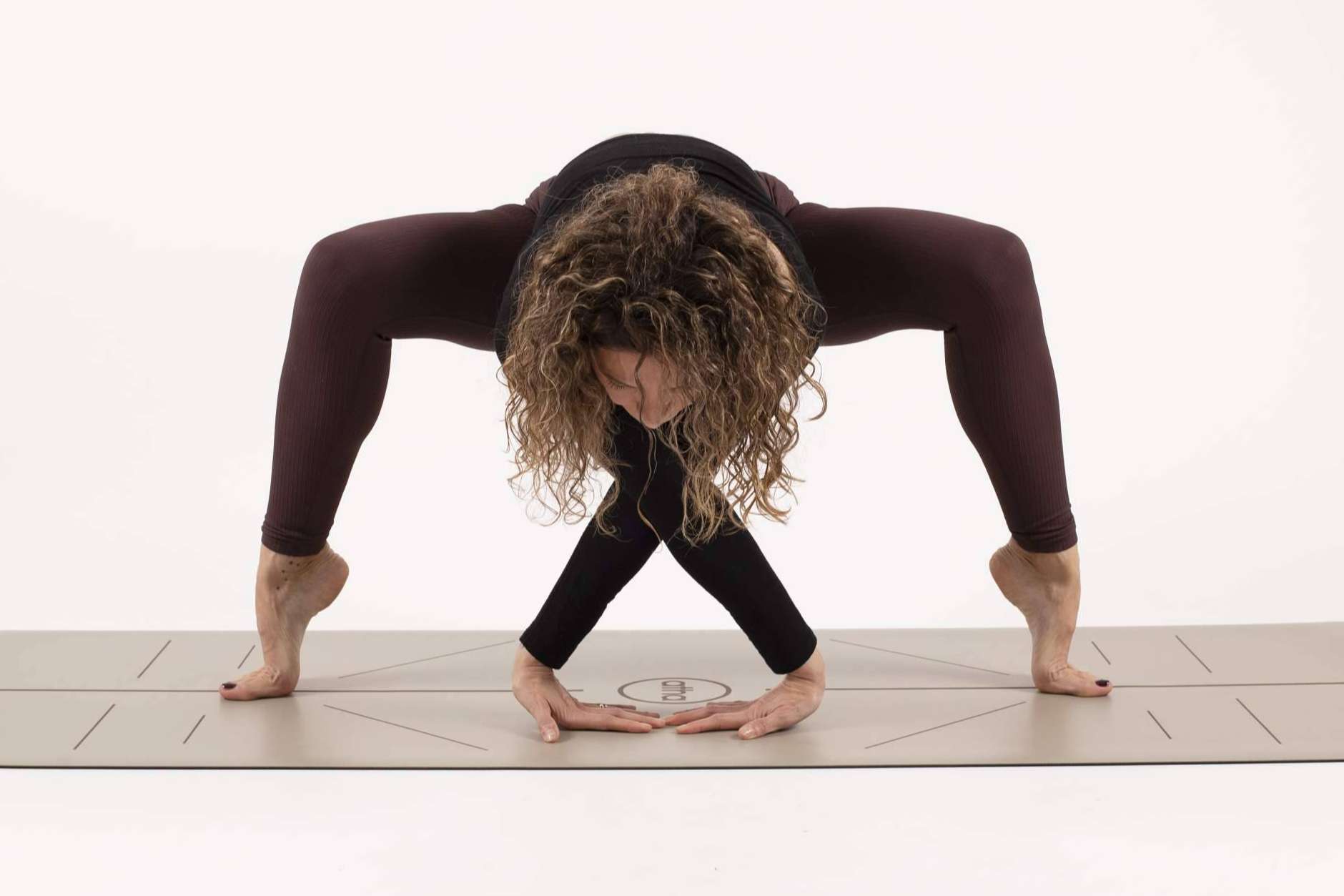 Esterillas de yoga antideslizantes fabricadas con materiales sostenibles y biodegradables