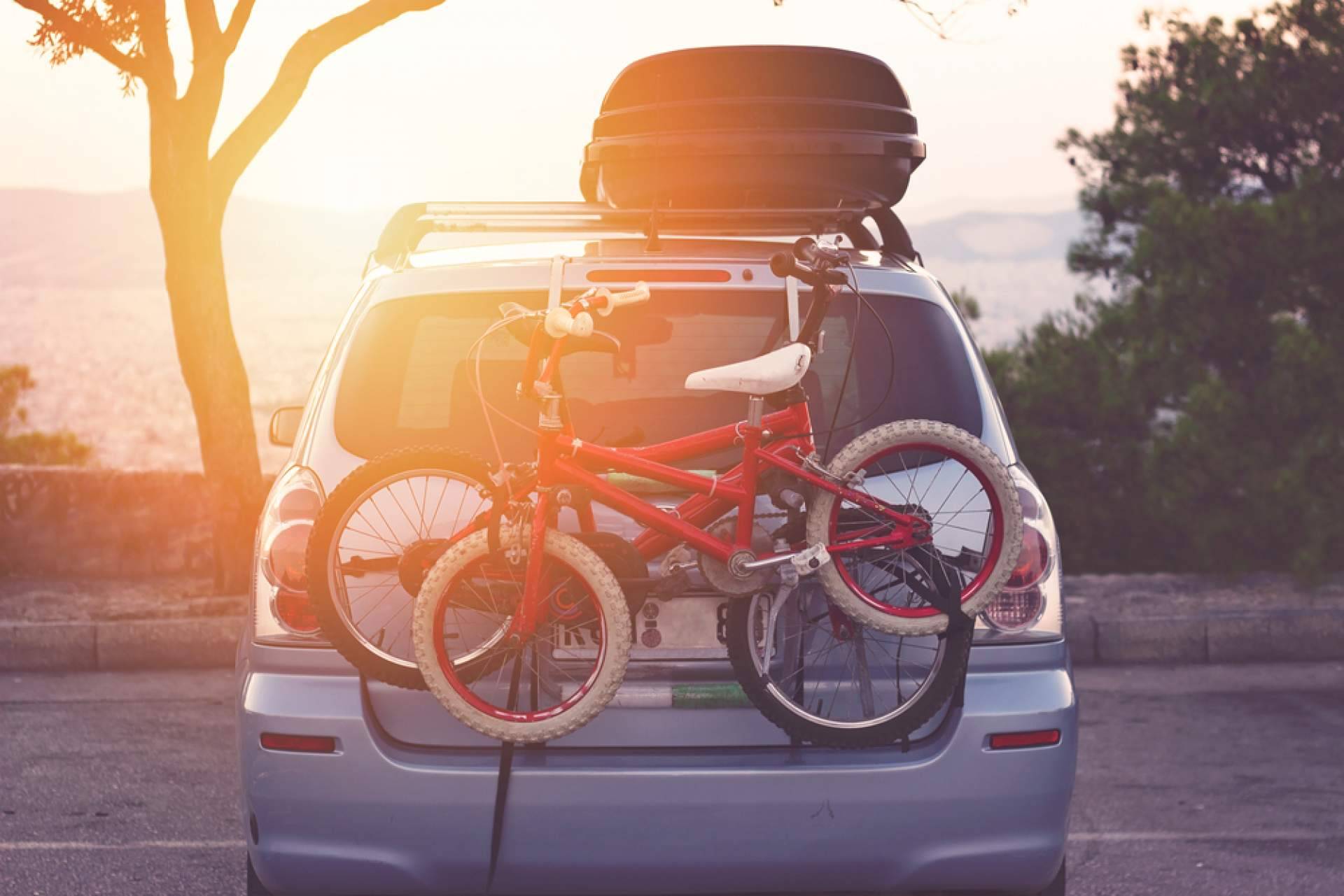 Menabo ofrece barras de techo para coches para facilitar el transporte de equipajes
