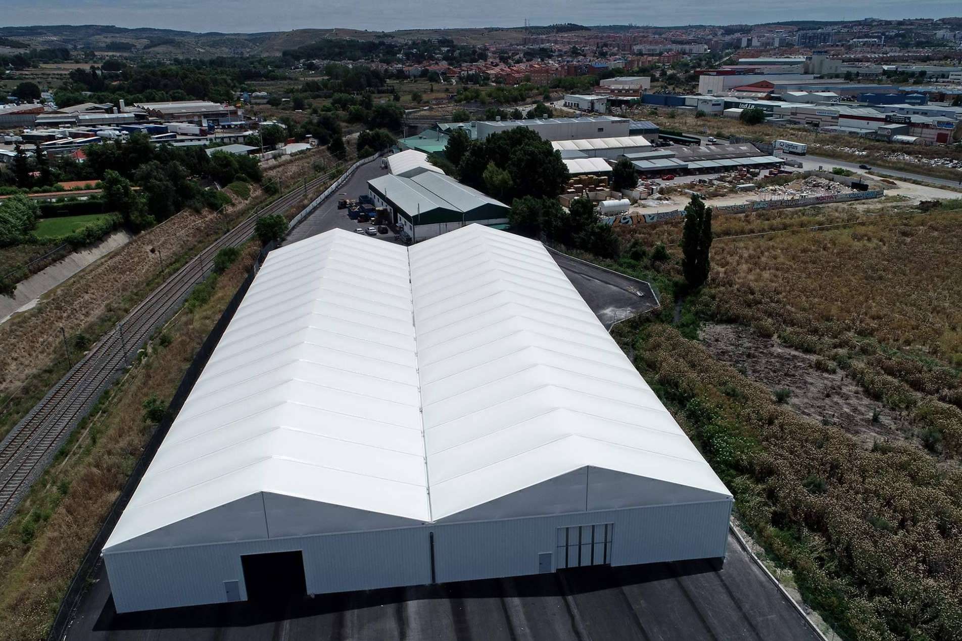 Proteger todo tipo de mercancías con la instalación de carpas industriales de Grup Vall