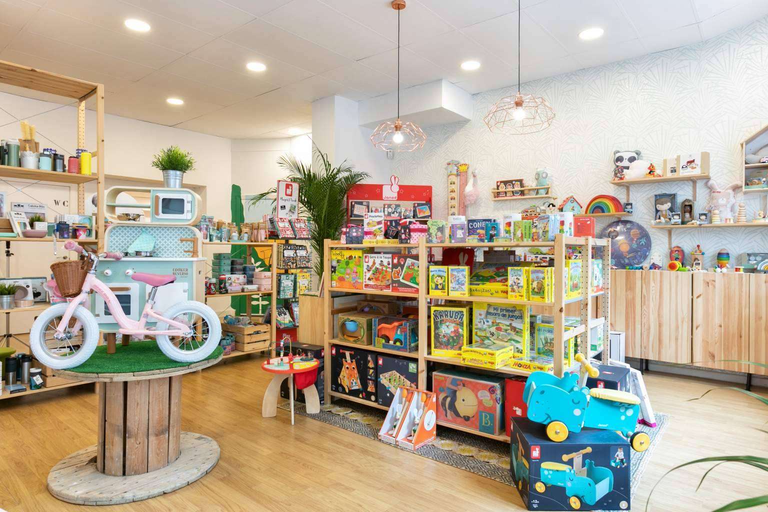 Tienda de juguetes en Marbella con productos sostenibles y ecológicos, Estímulos Maternales