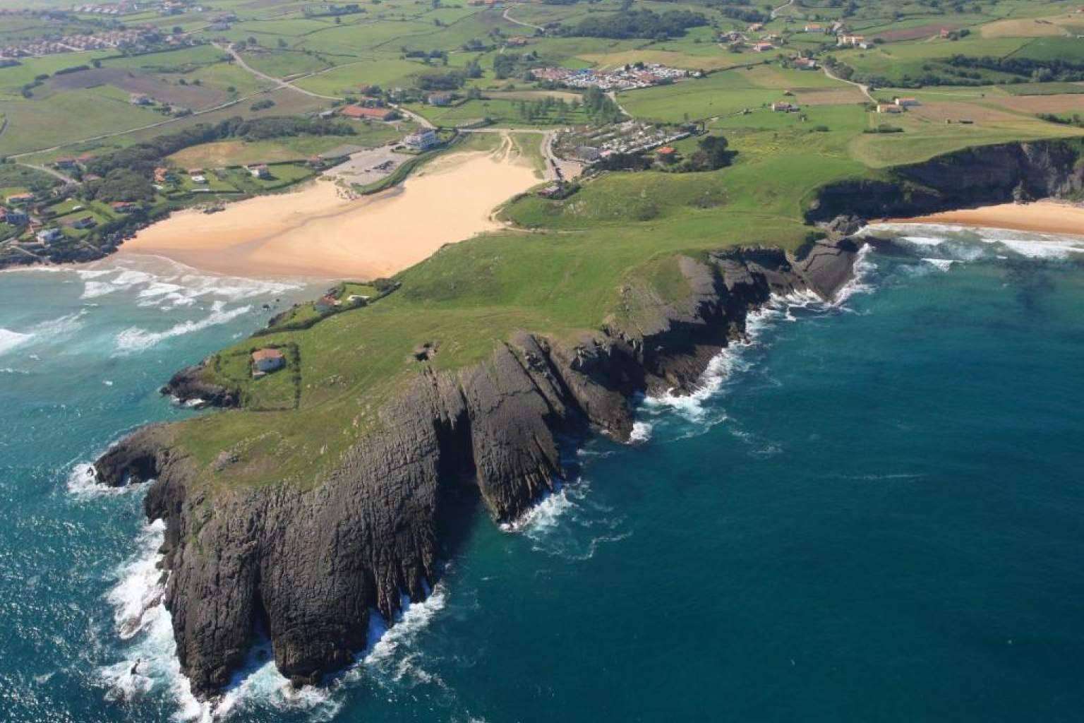 Cantabria, un emplazamiento privilegiado para las vacaciones de verano y para disfrutar de un surfcamp único